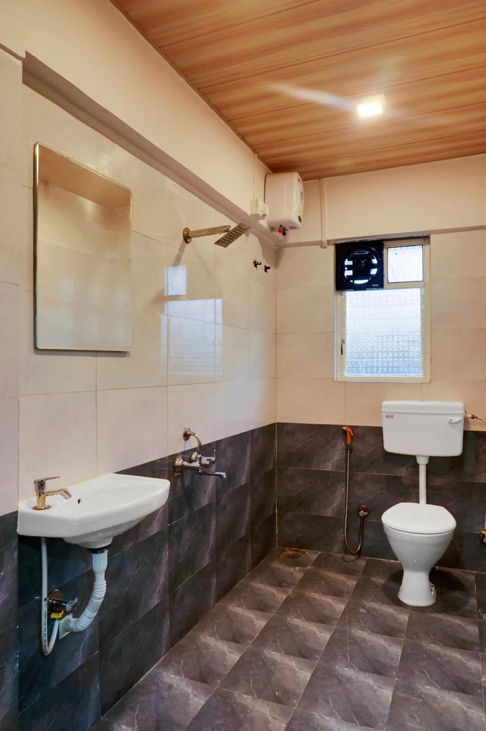 Bathroom in Hotel Orchard Park