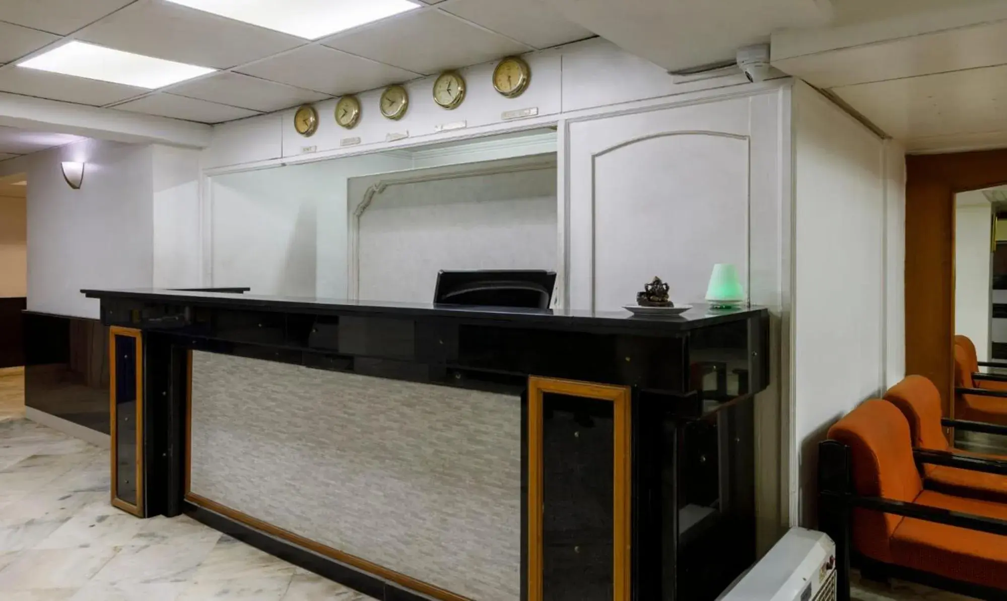 Lobby or reception in Hotel Crown Lobby or reception in Hotel Crown