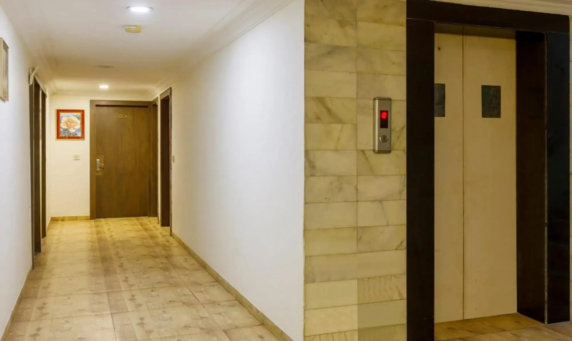 Property building in Hotel Crown Property building in Hotel Crown