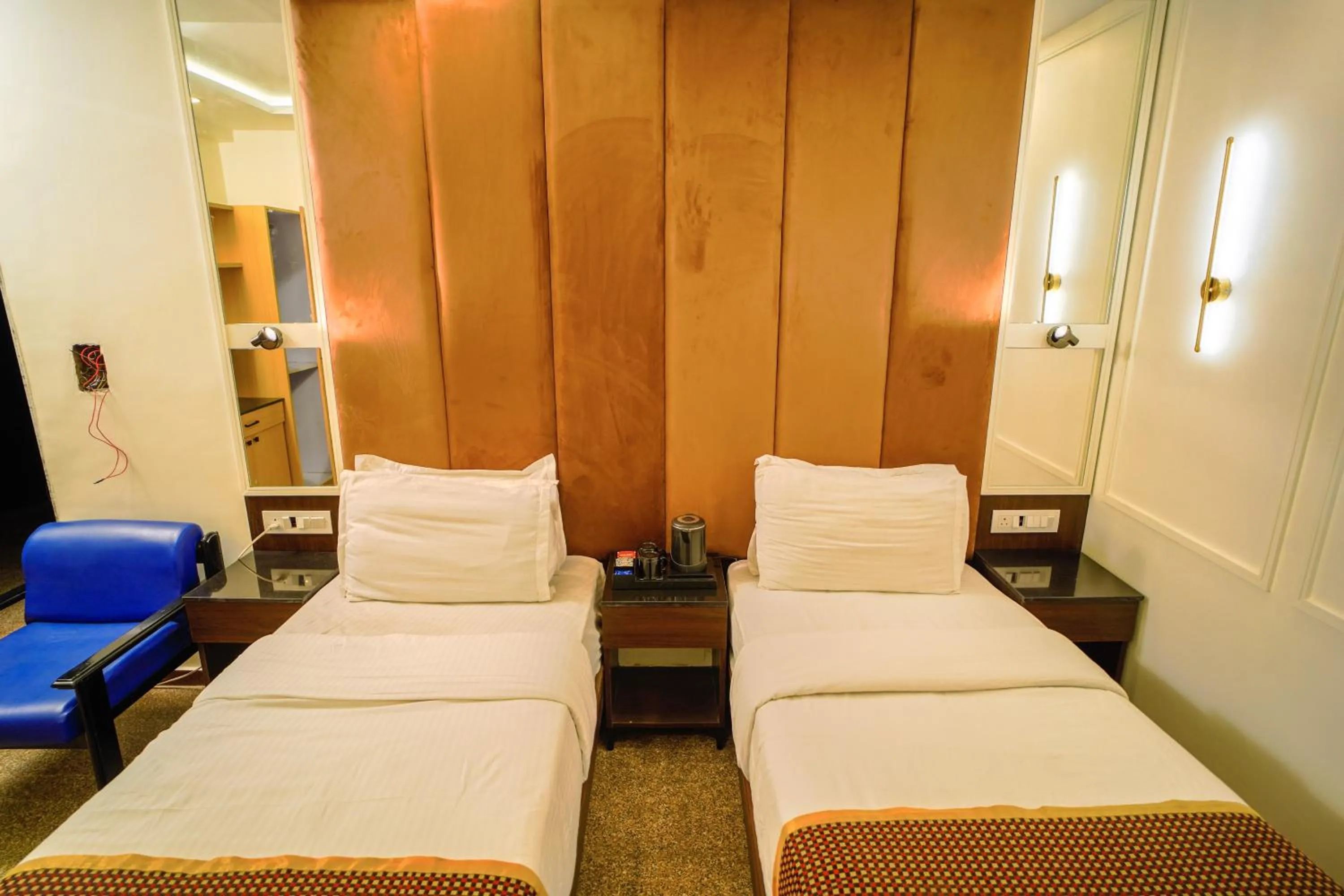 Bedroom, Bed in Hotel Crown