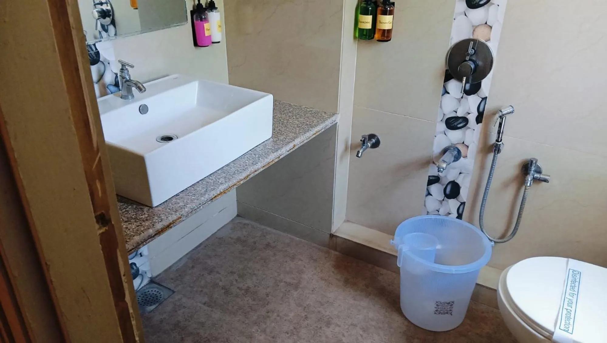 Bathroom in Hotel Crown