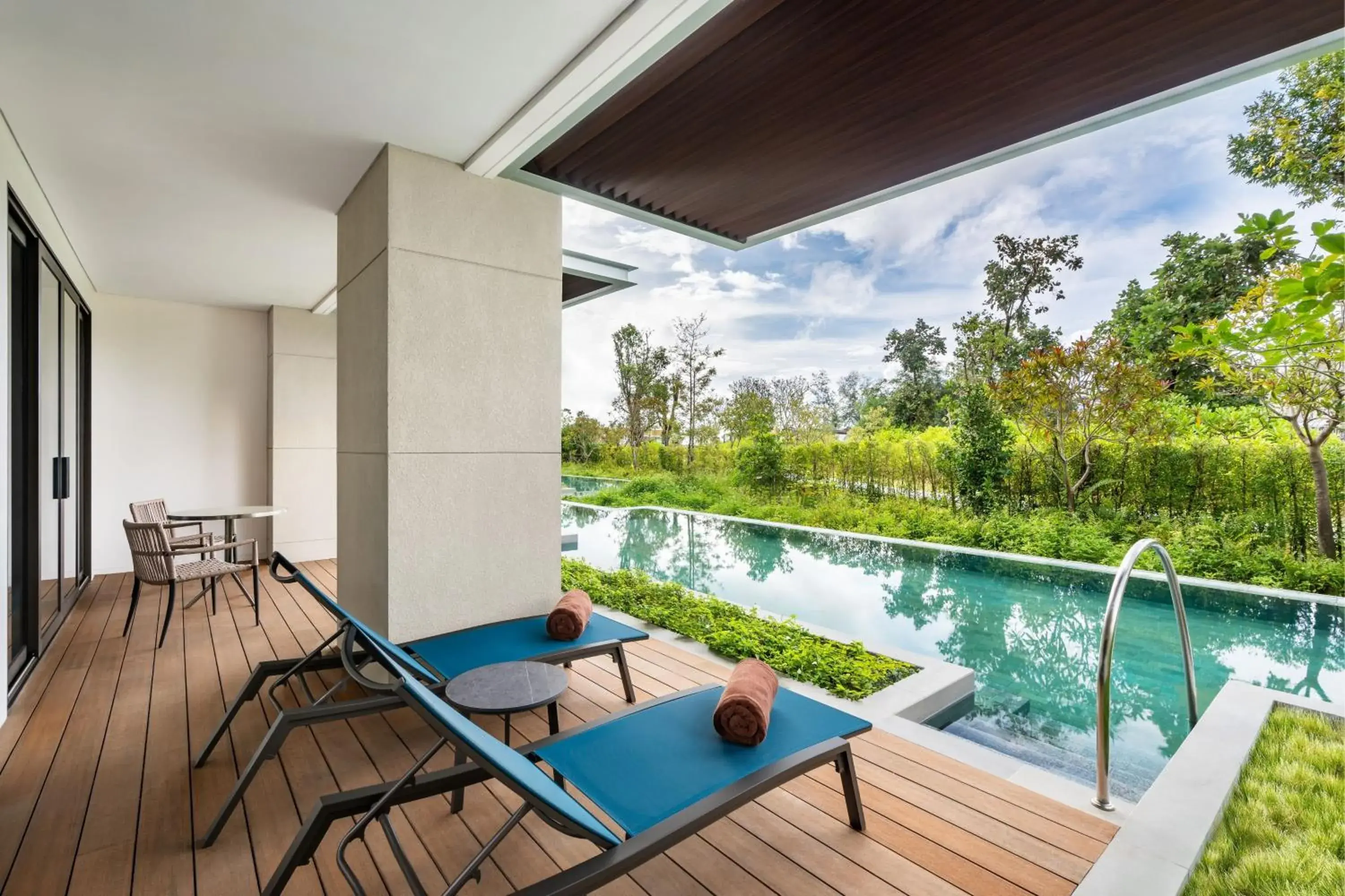 Swimming pool in Khao Lak Marriott Beach Resort & Spa Swimming pool in Khao Lak Marriott Beach Resort & Spa