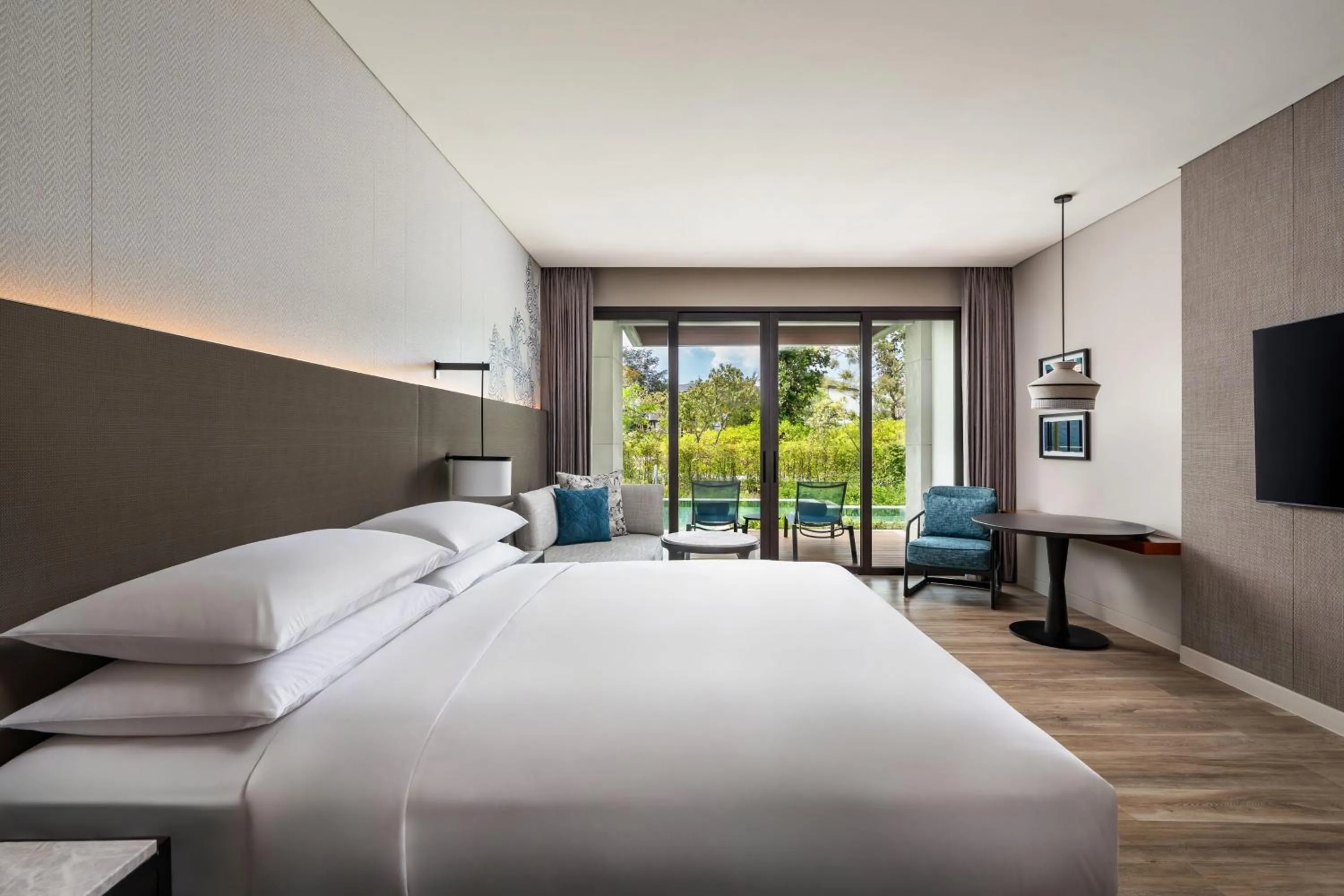 Swimming pool, Bed in Khao Lak Marriott Beach Resort & Spa