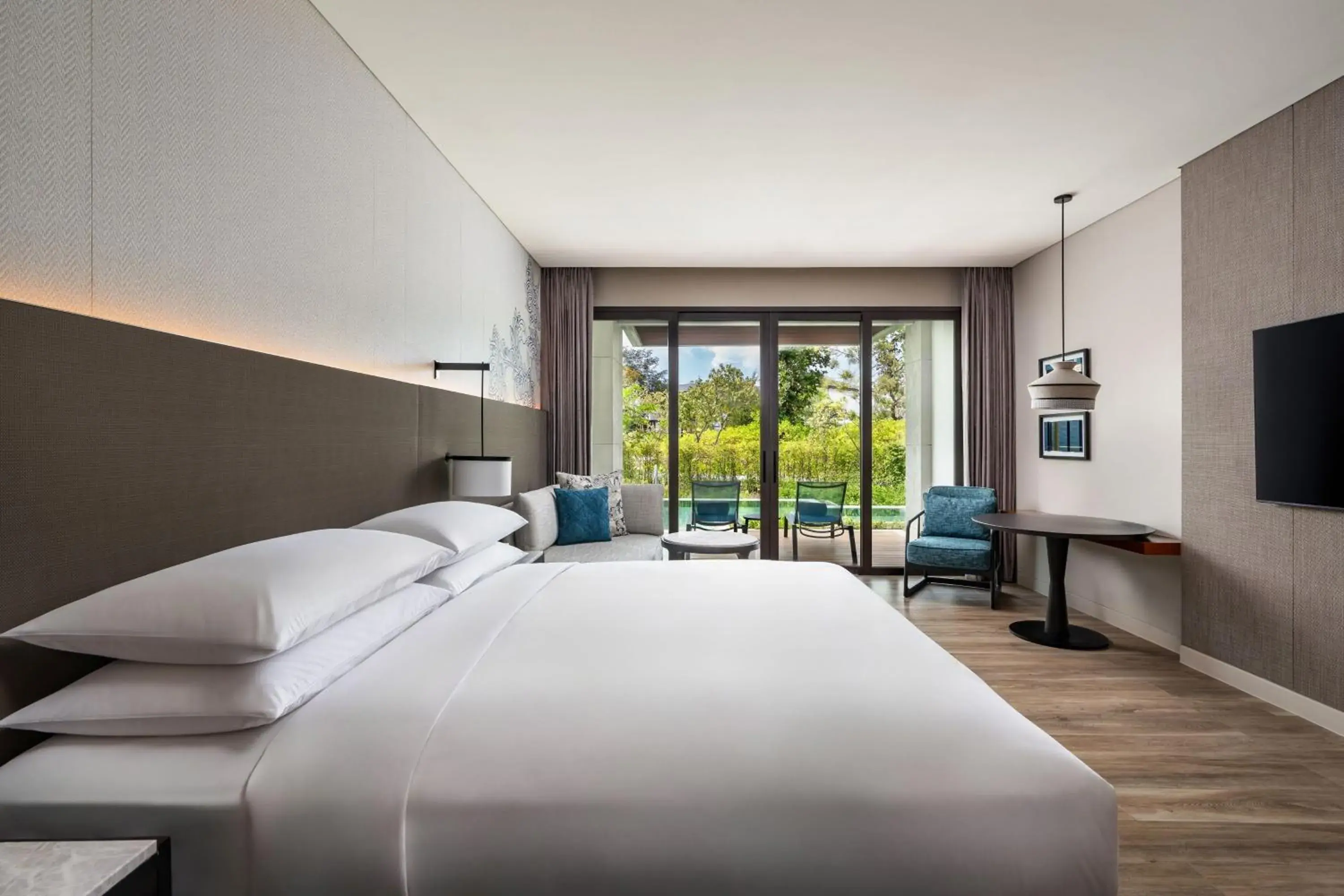 Deluxe King Room - Pool Access in Khao Lak Marriott Beach Resort & Spa Deluxe King Room - Pool Access in Khao Lak Marriott Beach Resort & Spa