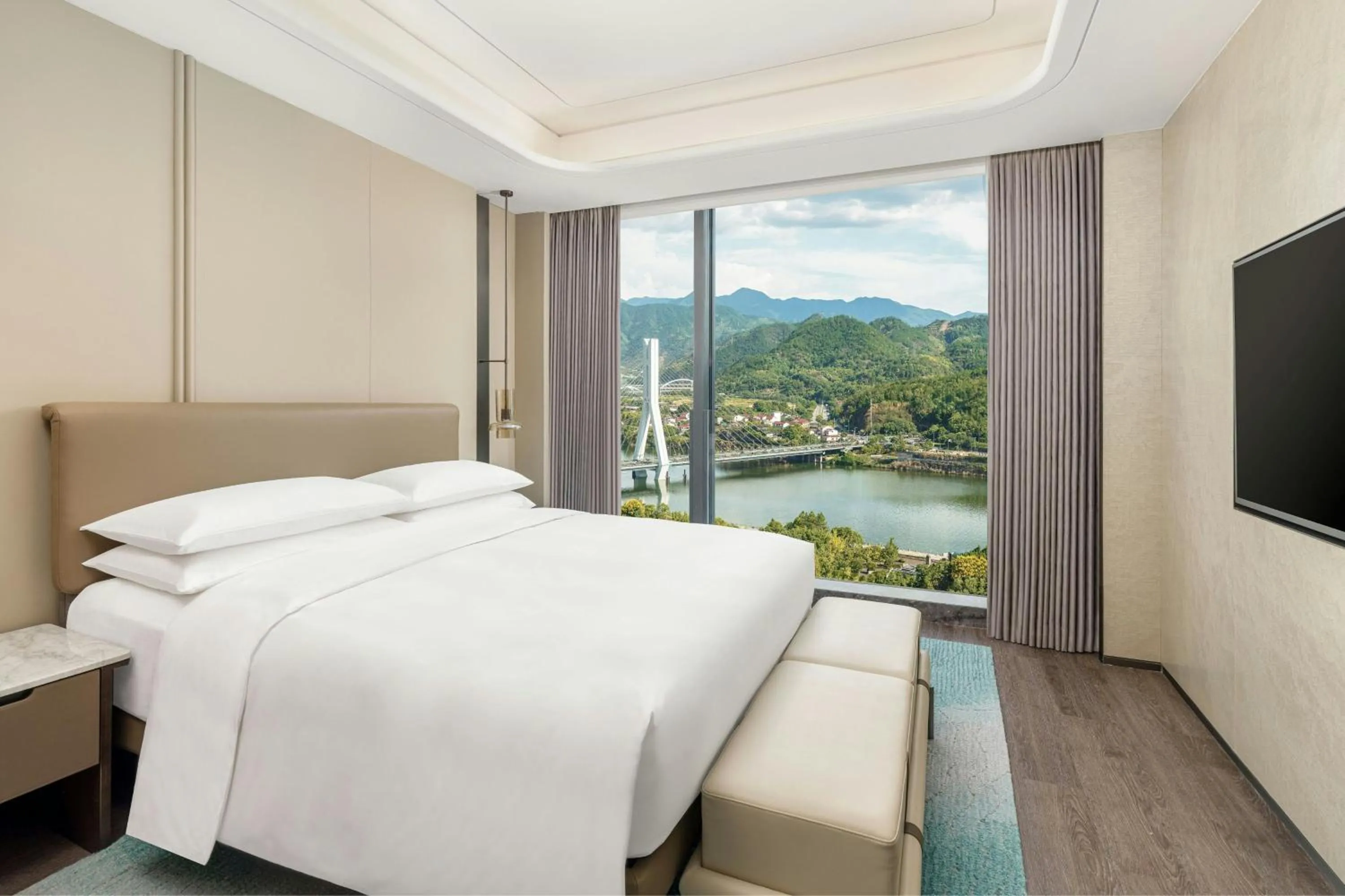 Bedroom, Bed in Lishui Marriott Hotel