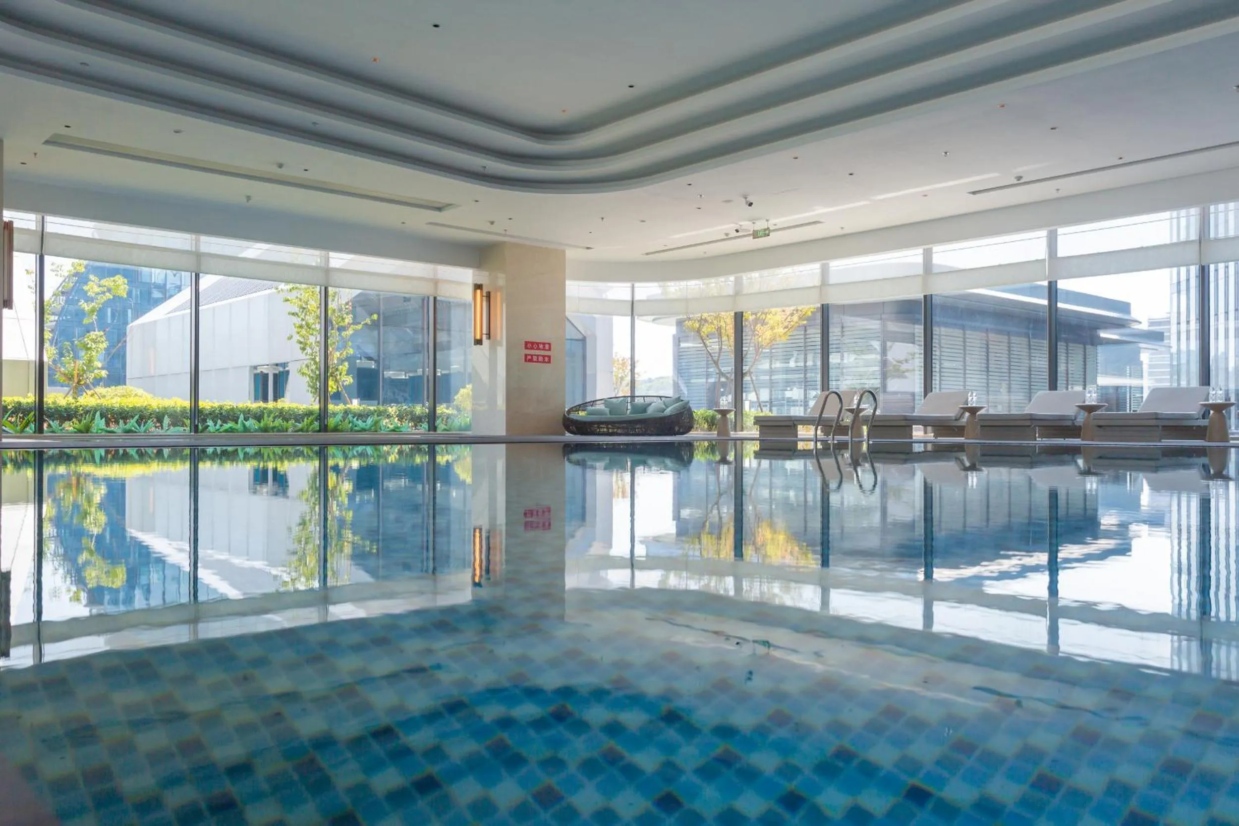 Swimming pool in Lishui Marriott Hotel