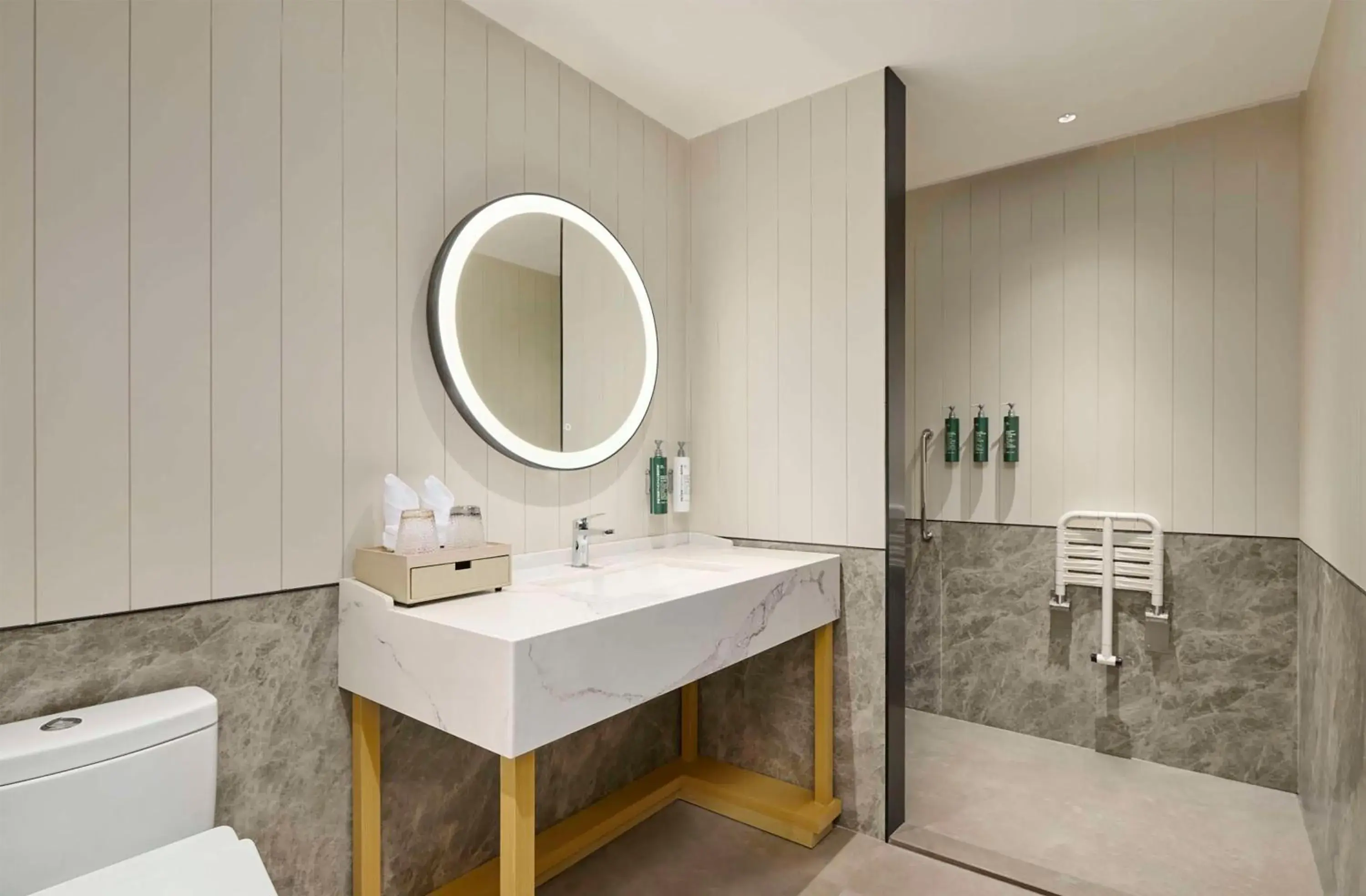 Bathroom in Hilton Garden Inn Foshan Lishui-Free Shuttle Bus for Canton Fair Bathroom in Hilton Garden Inn Foshan Lishui-Free Shuttle Bus for Canton Fair