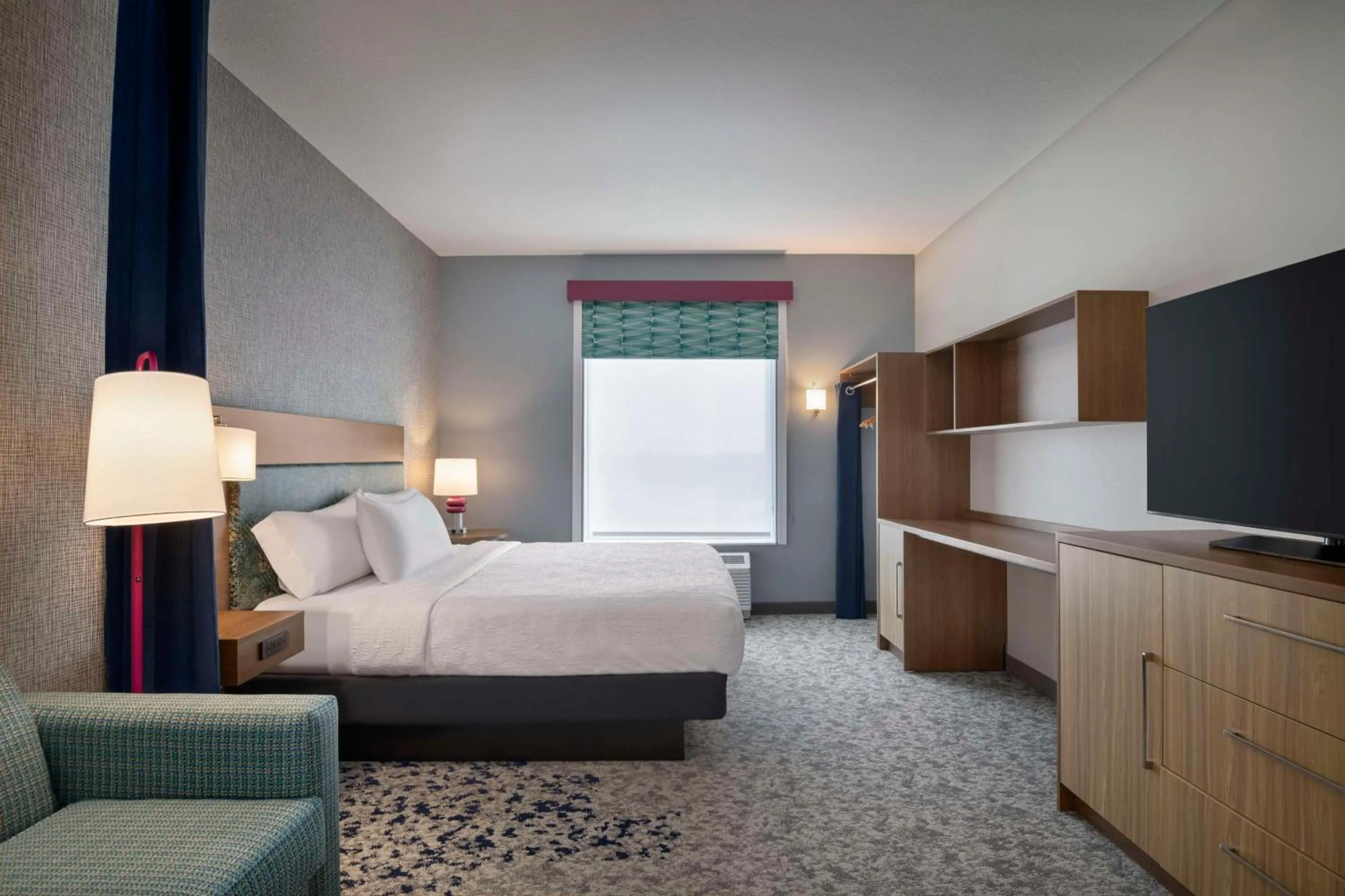 Living room, Bed in Home2 Suites By Hilton Sanford Orlando North