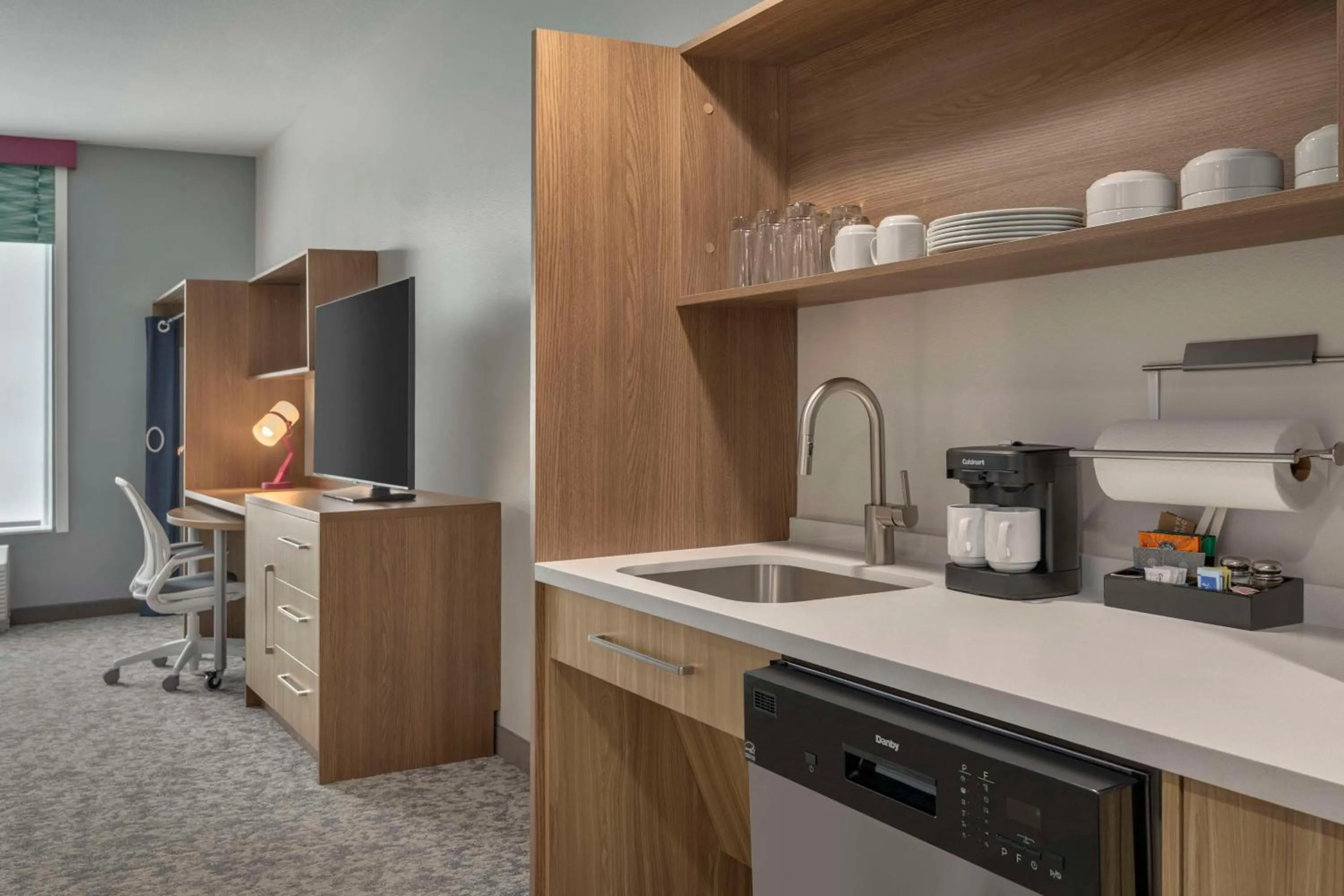 Kitchen or kitchenette in Home2 Suites By Hilton Sanford Orlando North