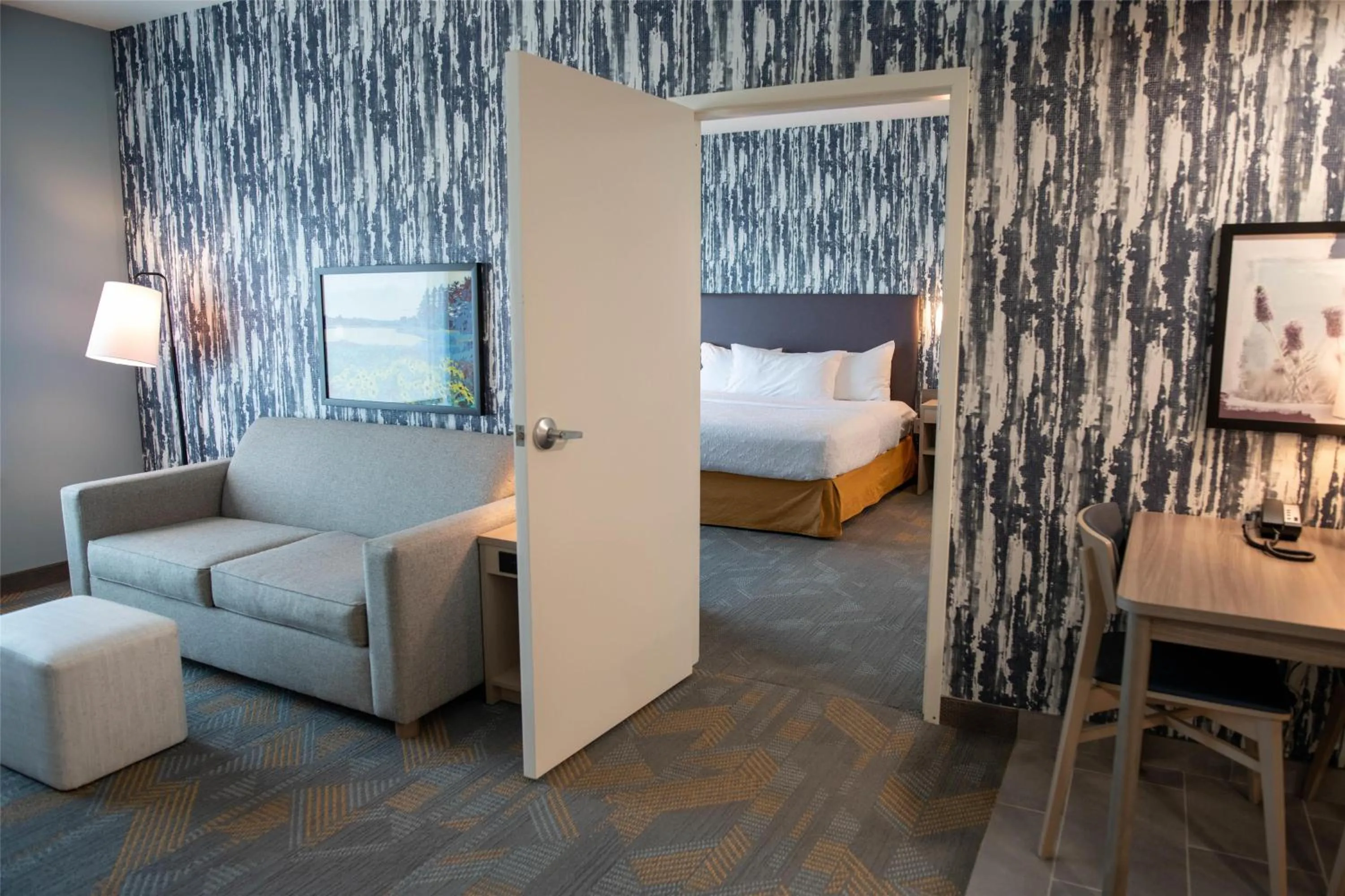 Living room, Bed in Home2 Suites By Hilton Effingham