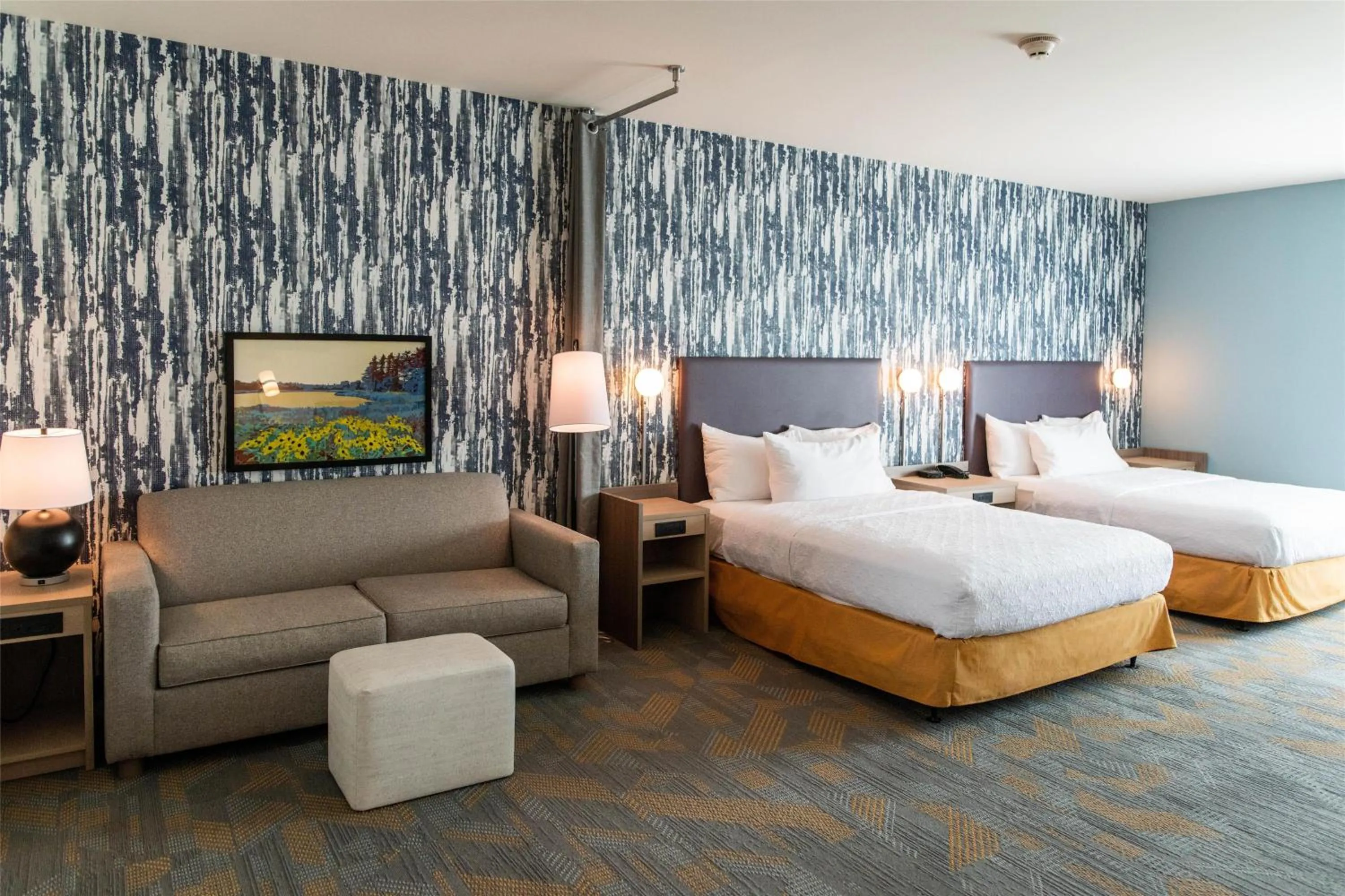 Living room, Bed in Home2 Suites By Hilton Effingham