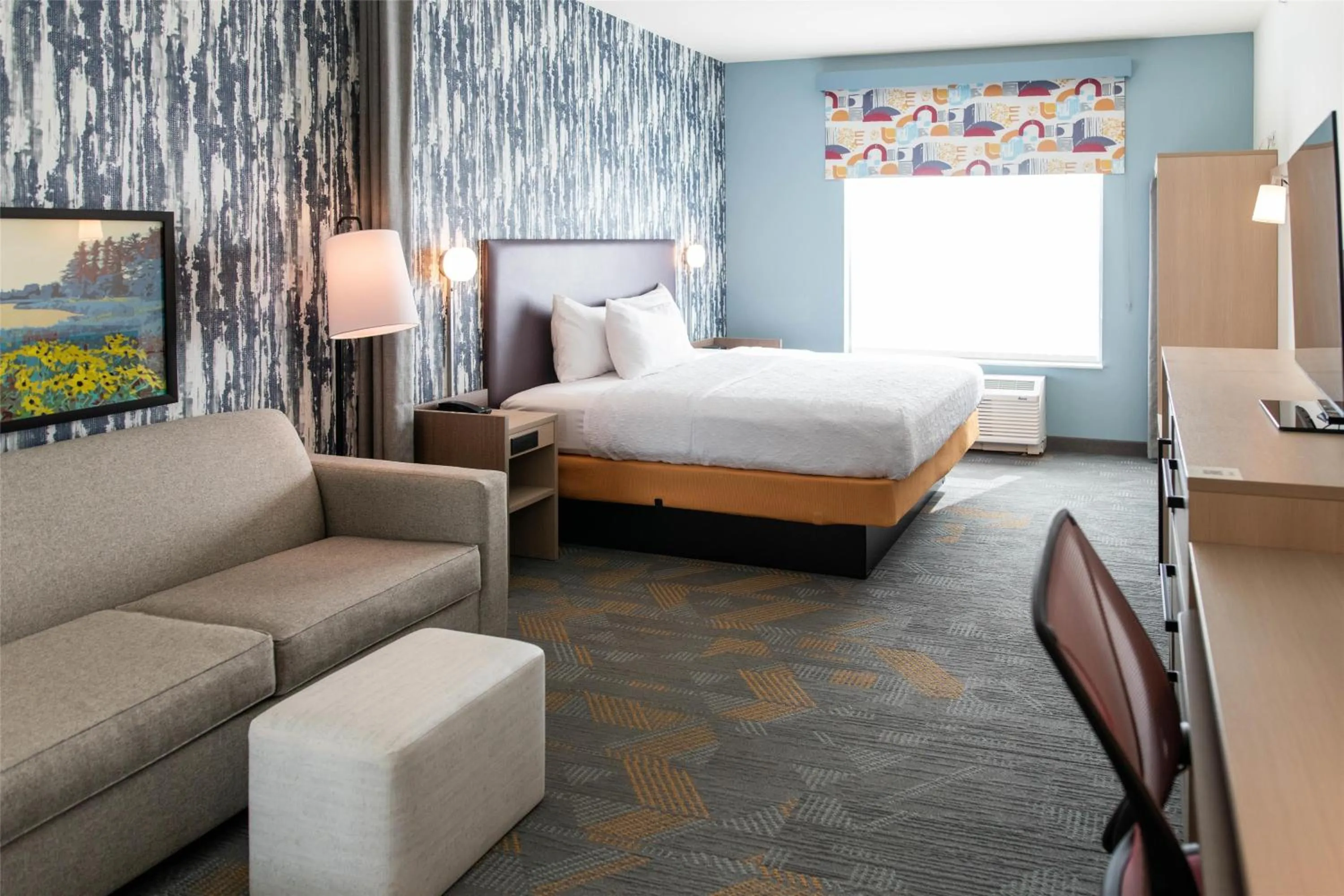 Living room, Bed in Home2 Suites By Hilton Effingham