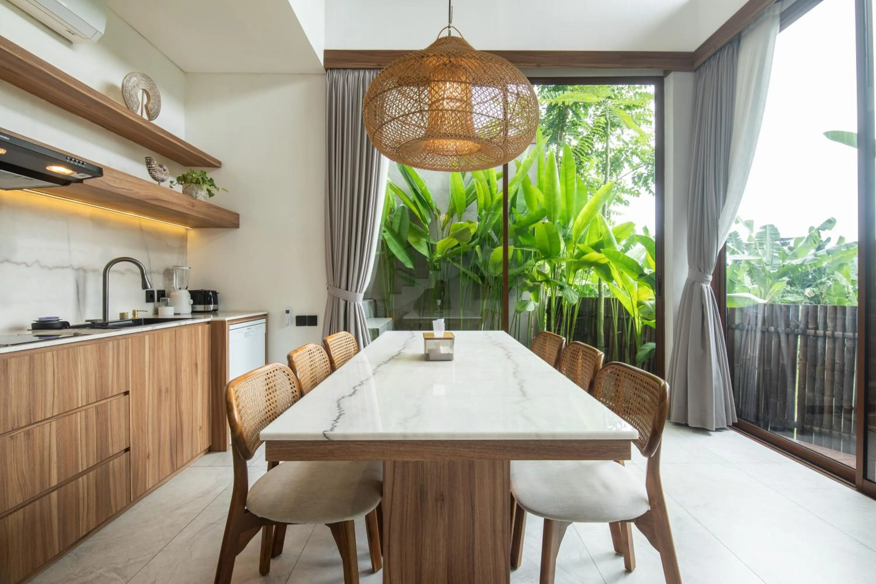 Dining area in KammOra Living and Villas