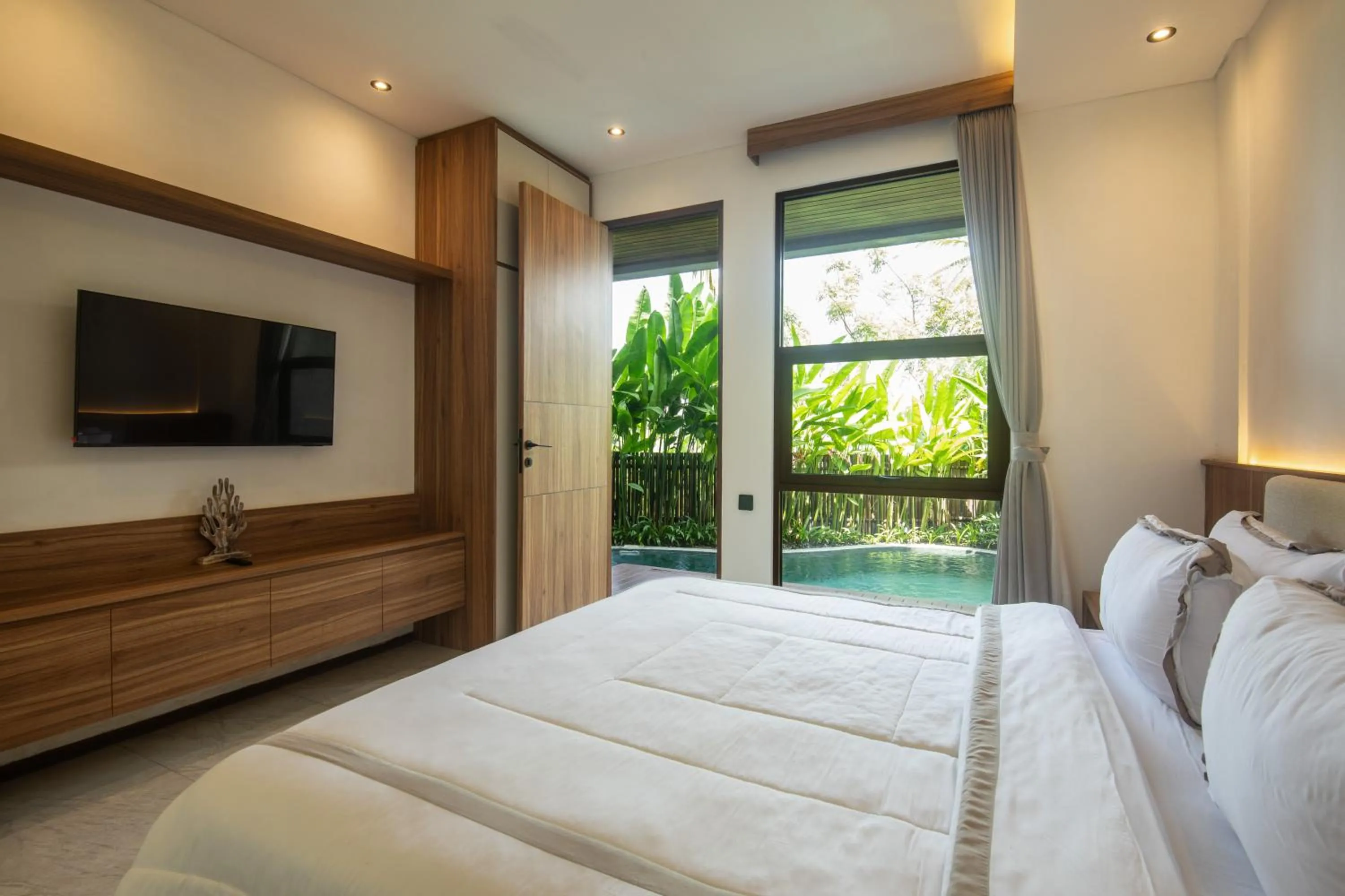 towels, Bed in KammOra Living and Villas