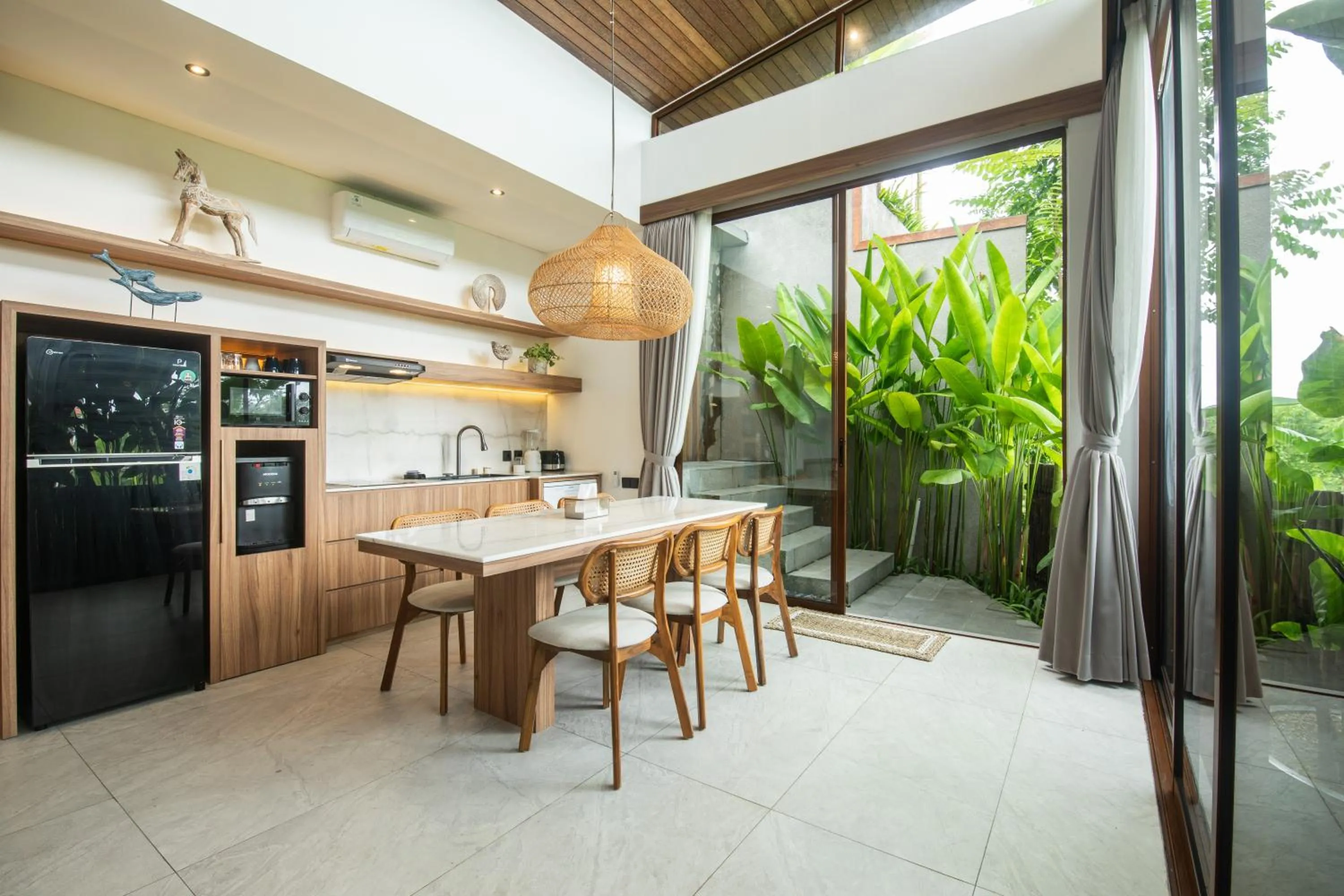 Dining area in KammOra Living and Villas
