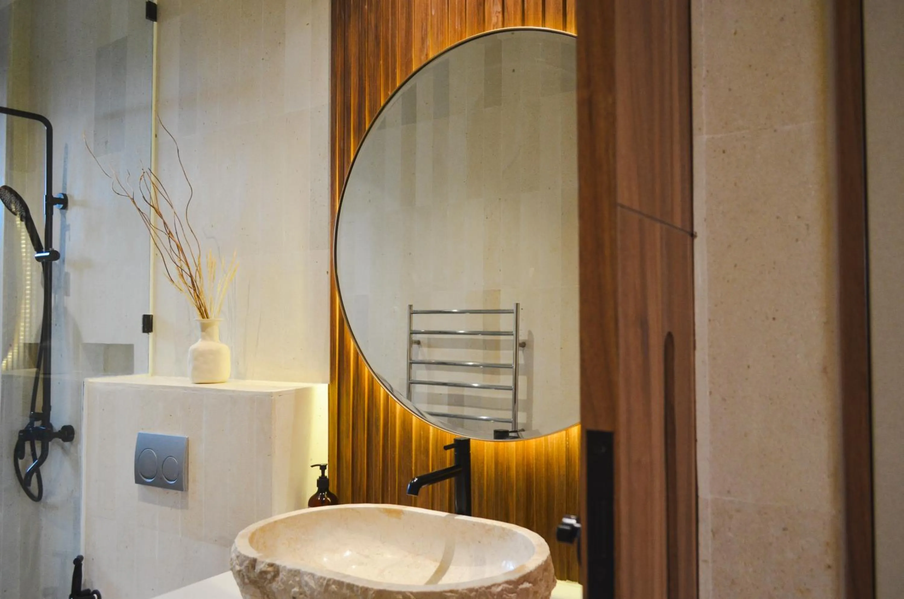 Toilet in KammOra Living and Villas