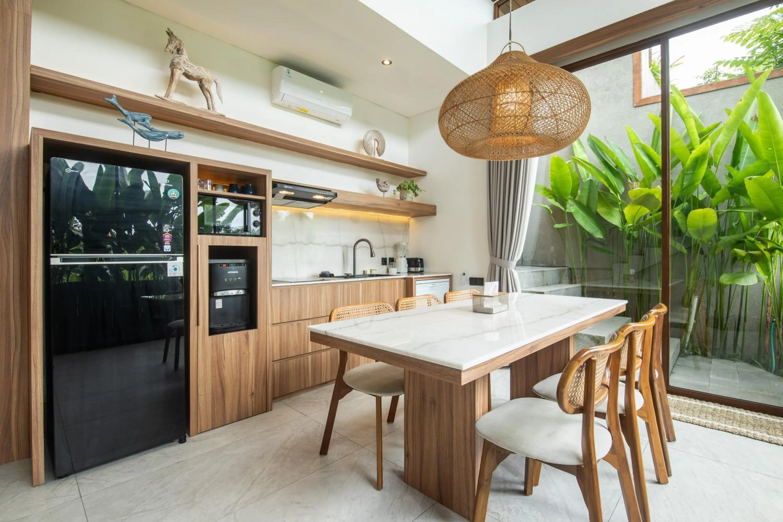 Dining area in KammOra Living and Villas