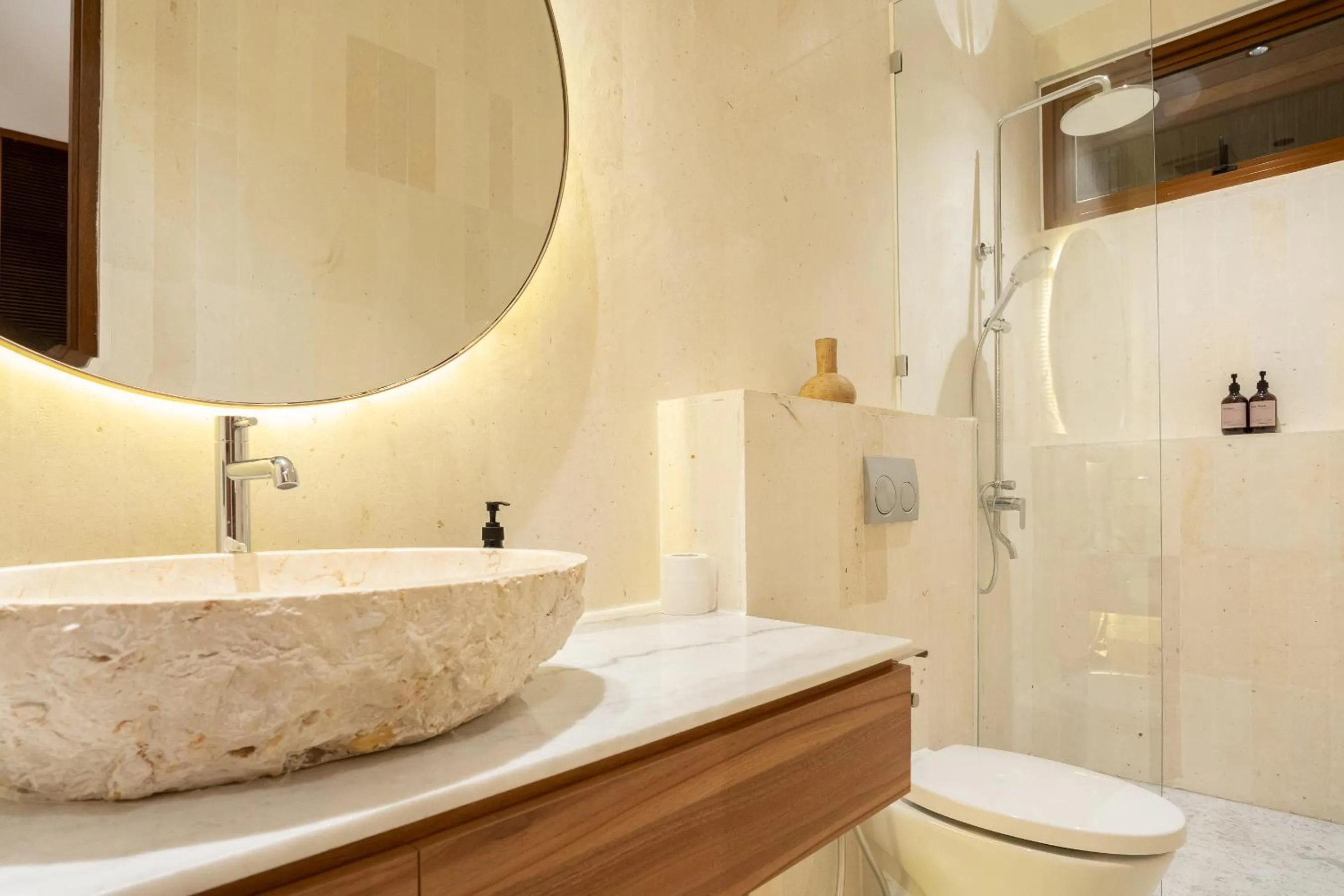 Toilet in KammOra Living and Villas