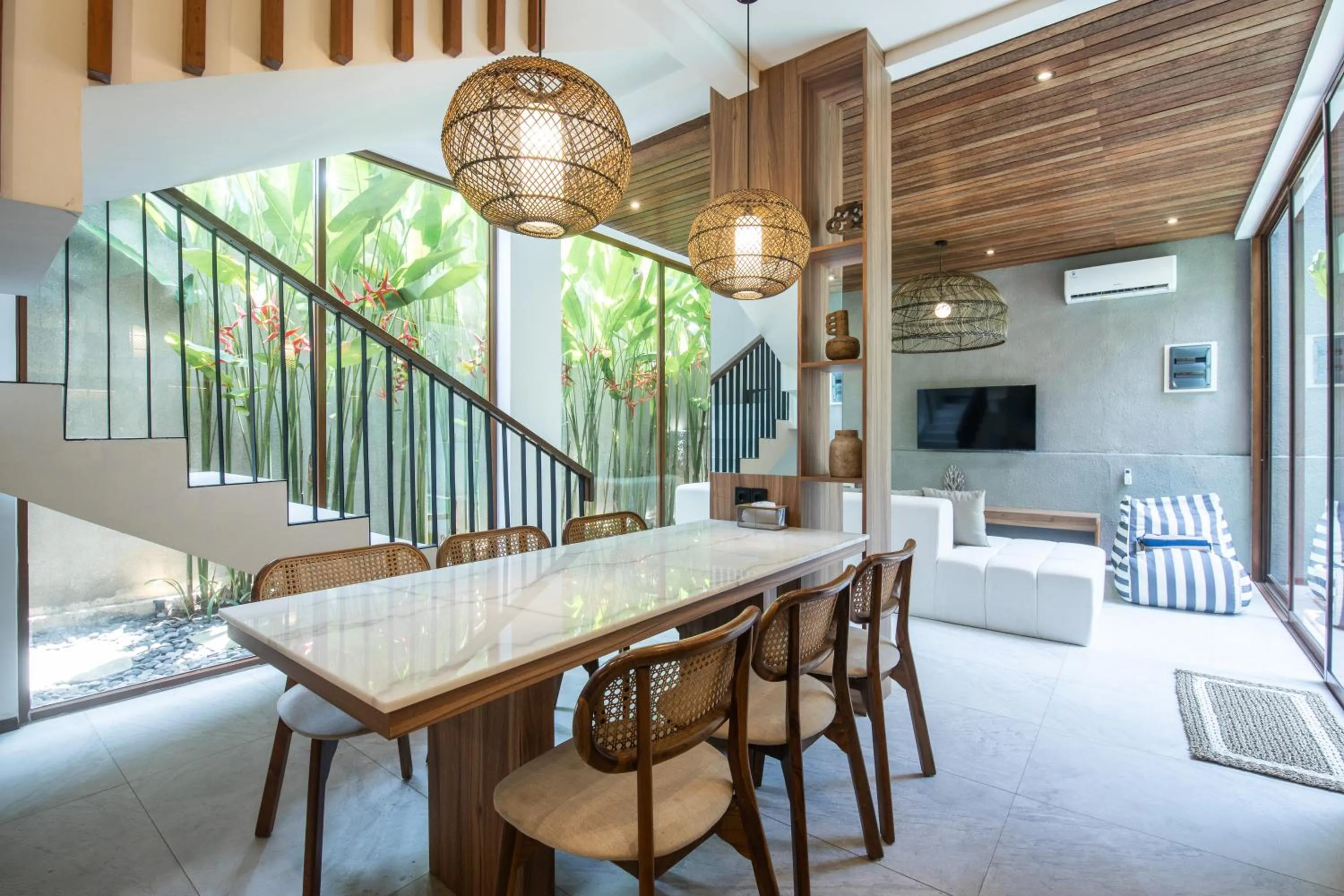 Dining area in KammOra Living and Villas
