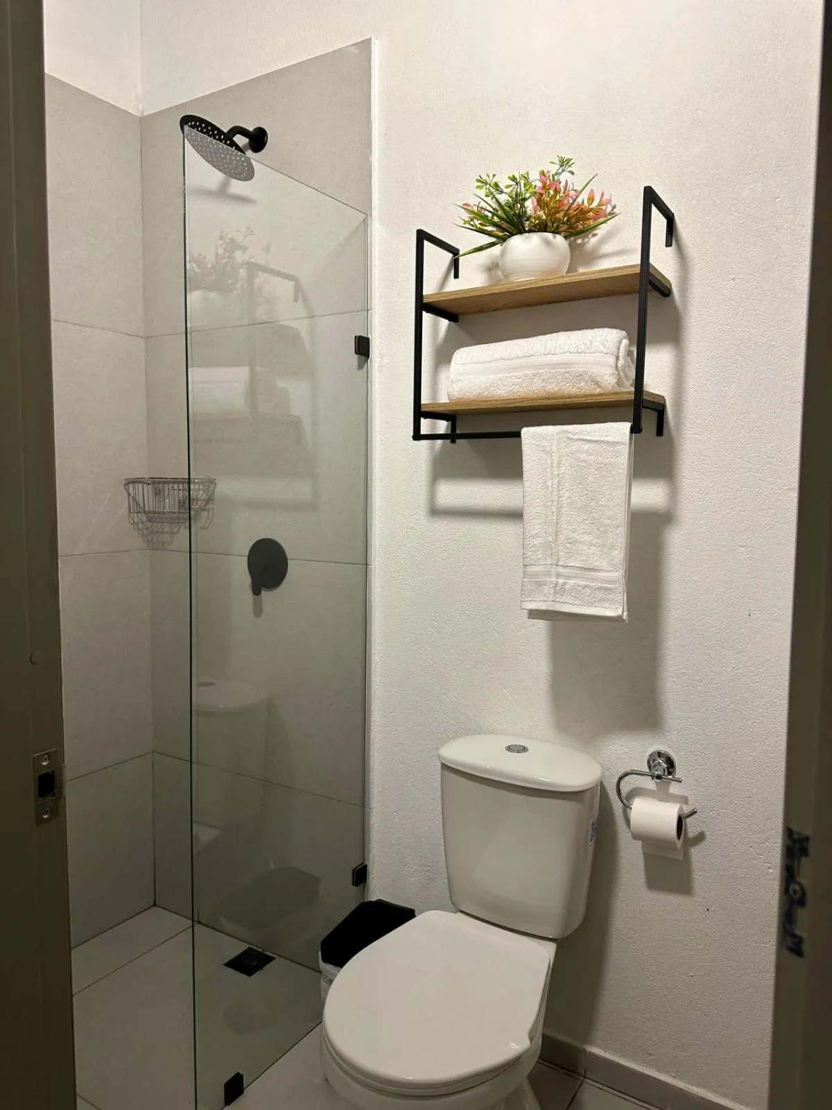 Shower in Hotel Med Llanogrande