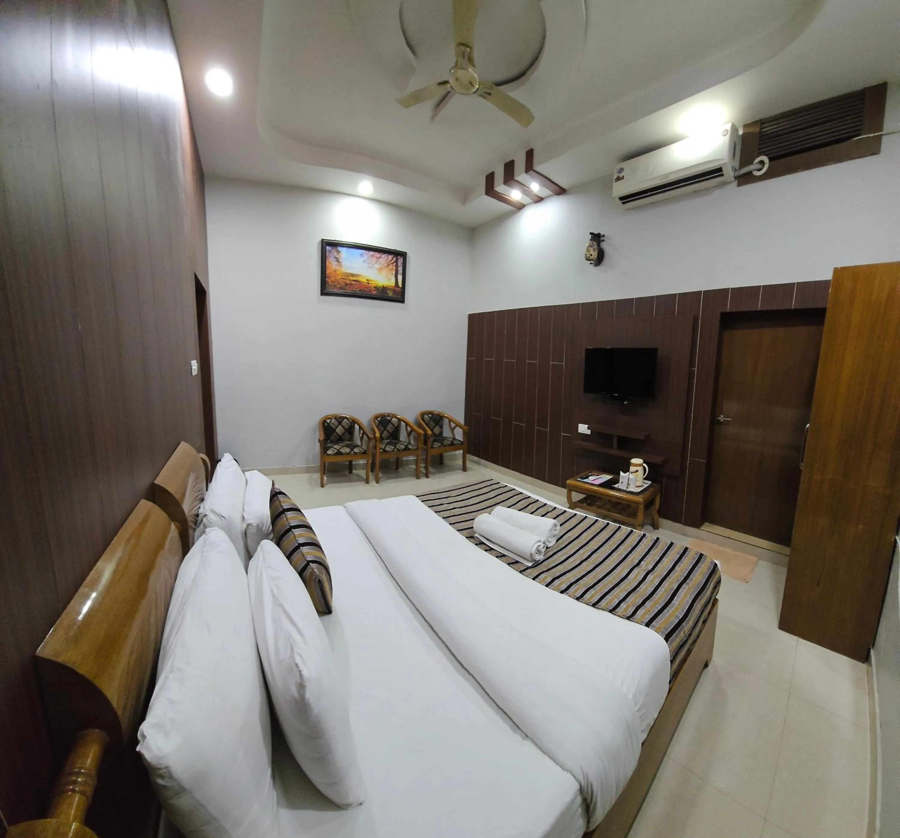 Bed in Hotel Krishna Ji