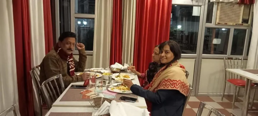 Restaurant/places to eat in Hotel Krishna Ji