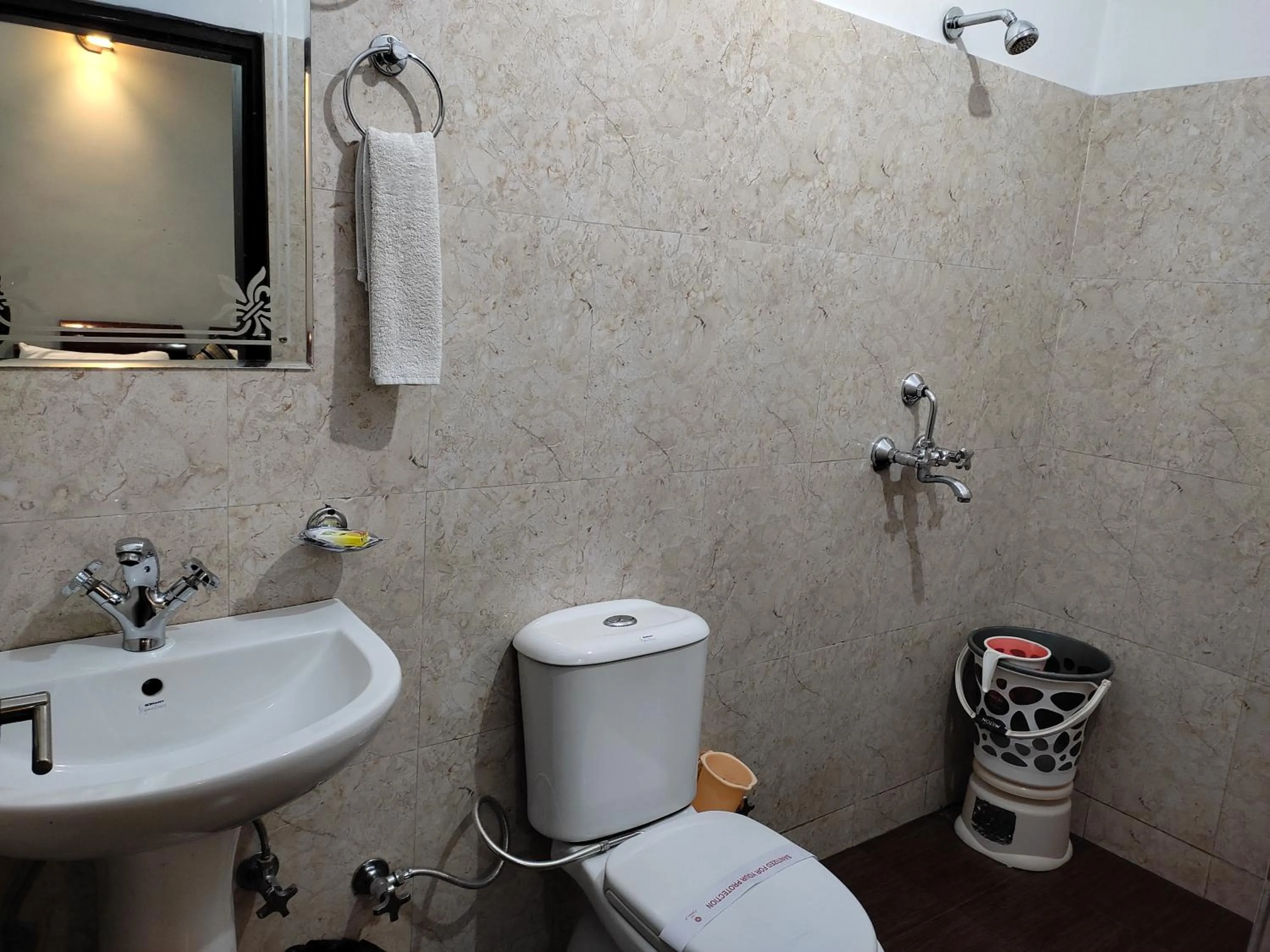 Bathroom in Hotel Krishna Ji
