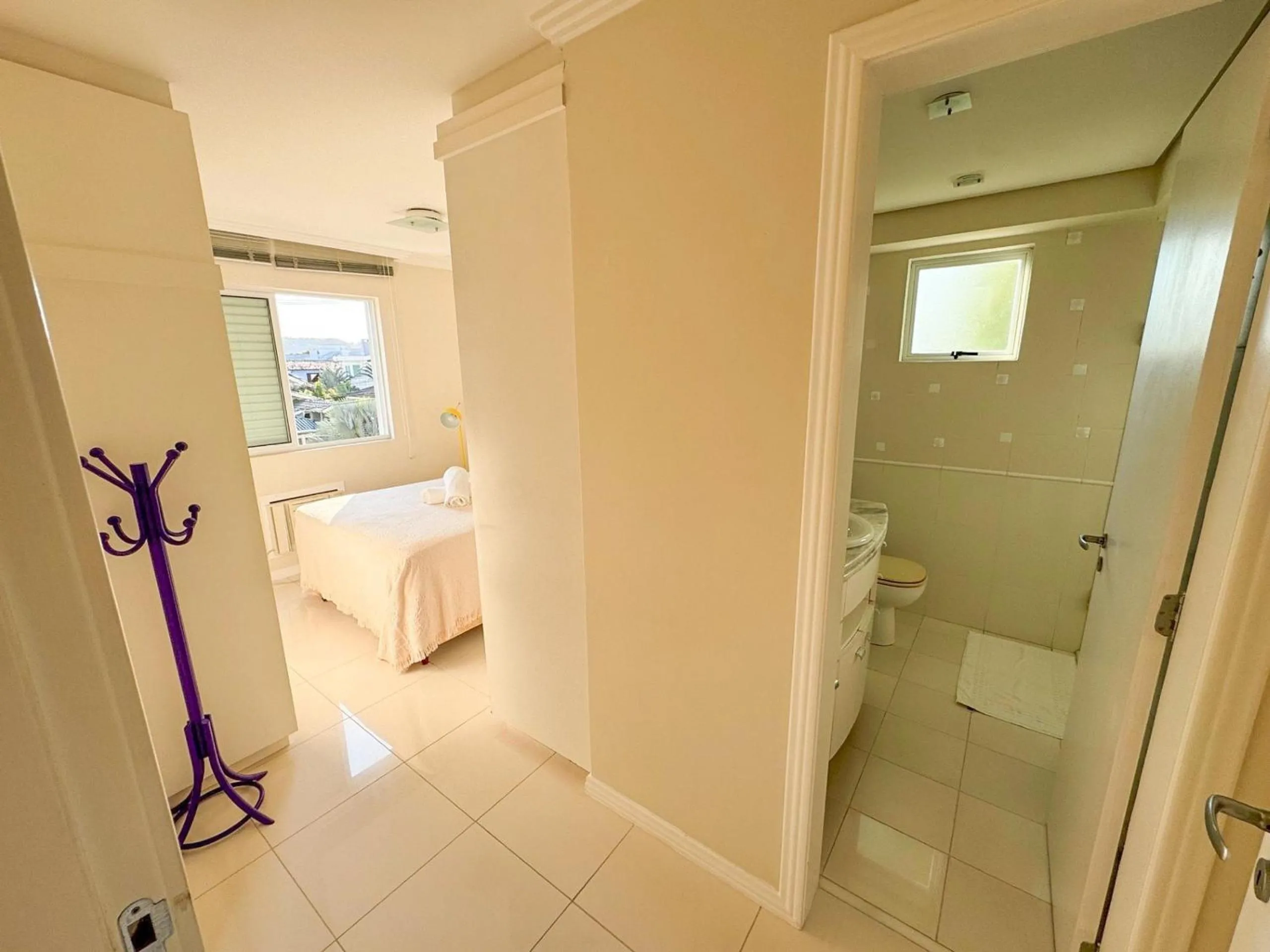 Shower, Bed in Charme Conforto Jurere Internacional Florianópolis