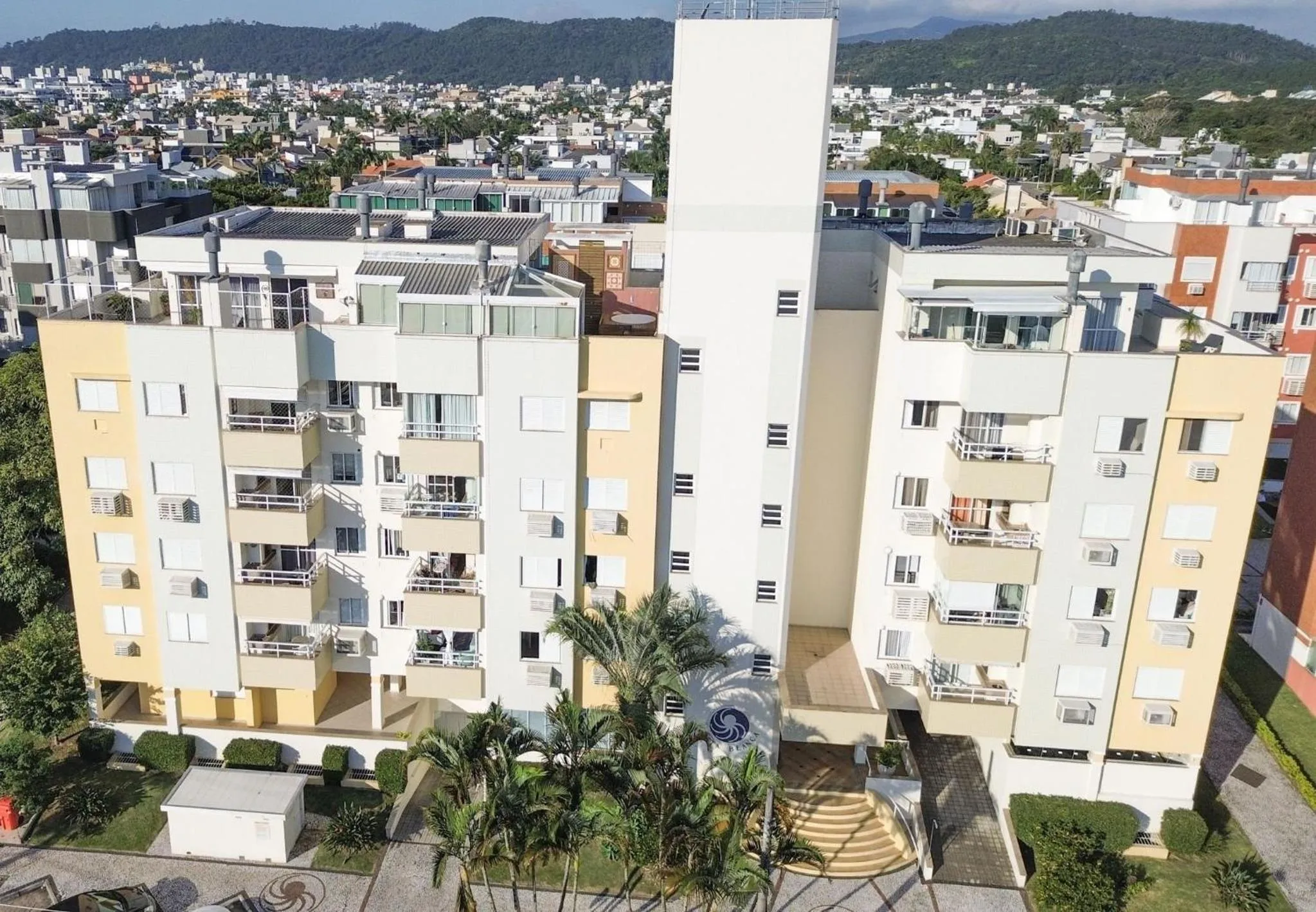 Property building in Charme Conforto Jurere Internacional Florianópolis