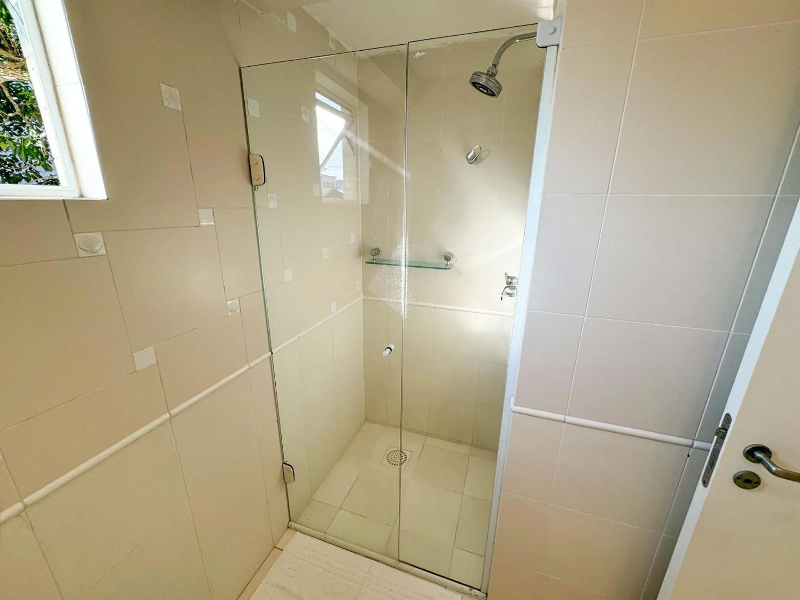 Shower in Charme Conforto Jurere Internacional Florianópolis