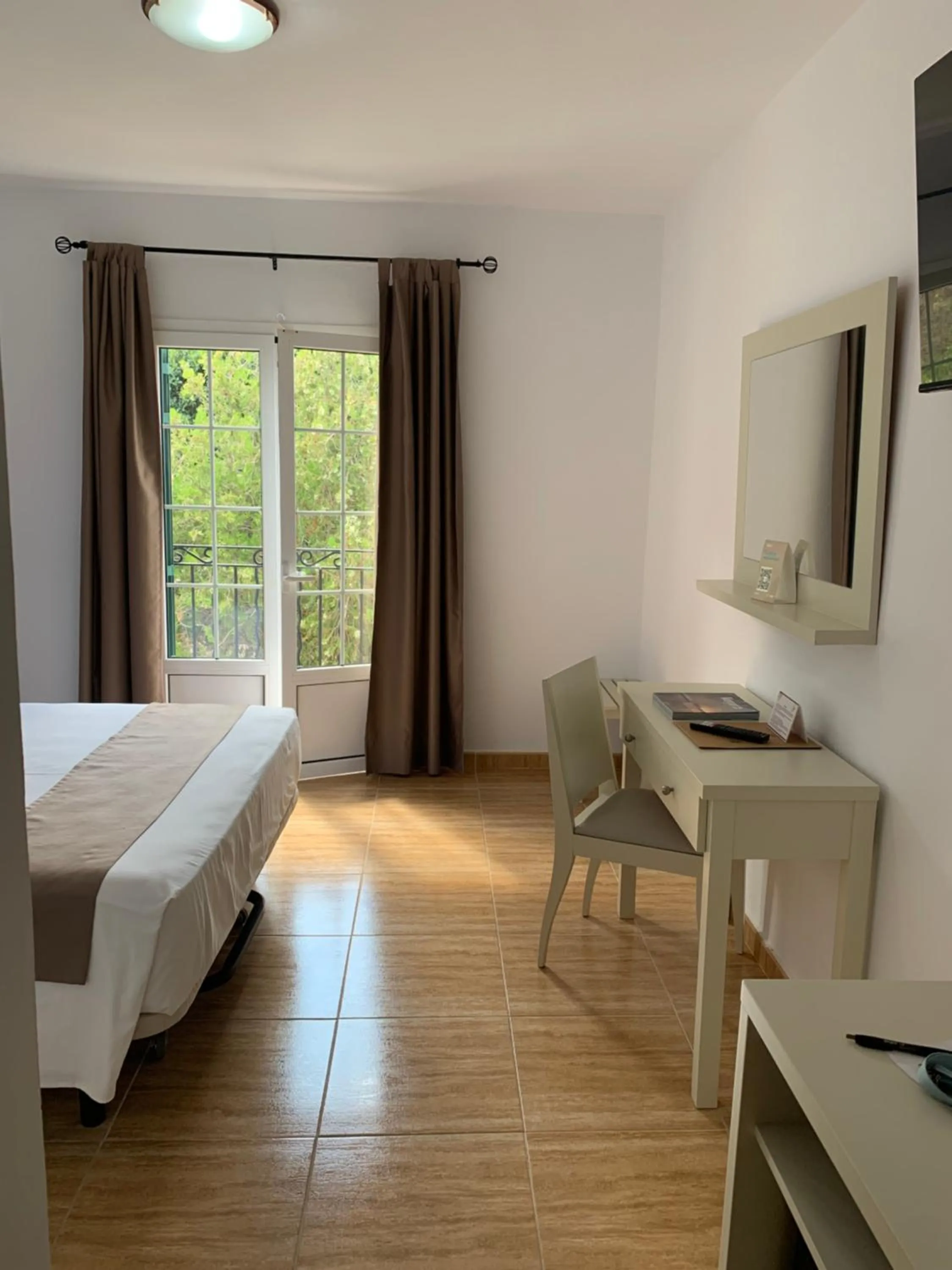 Bed in Hotel Jeni & Restaurant