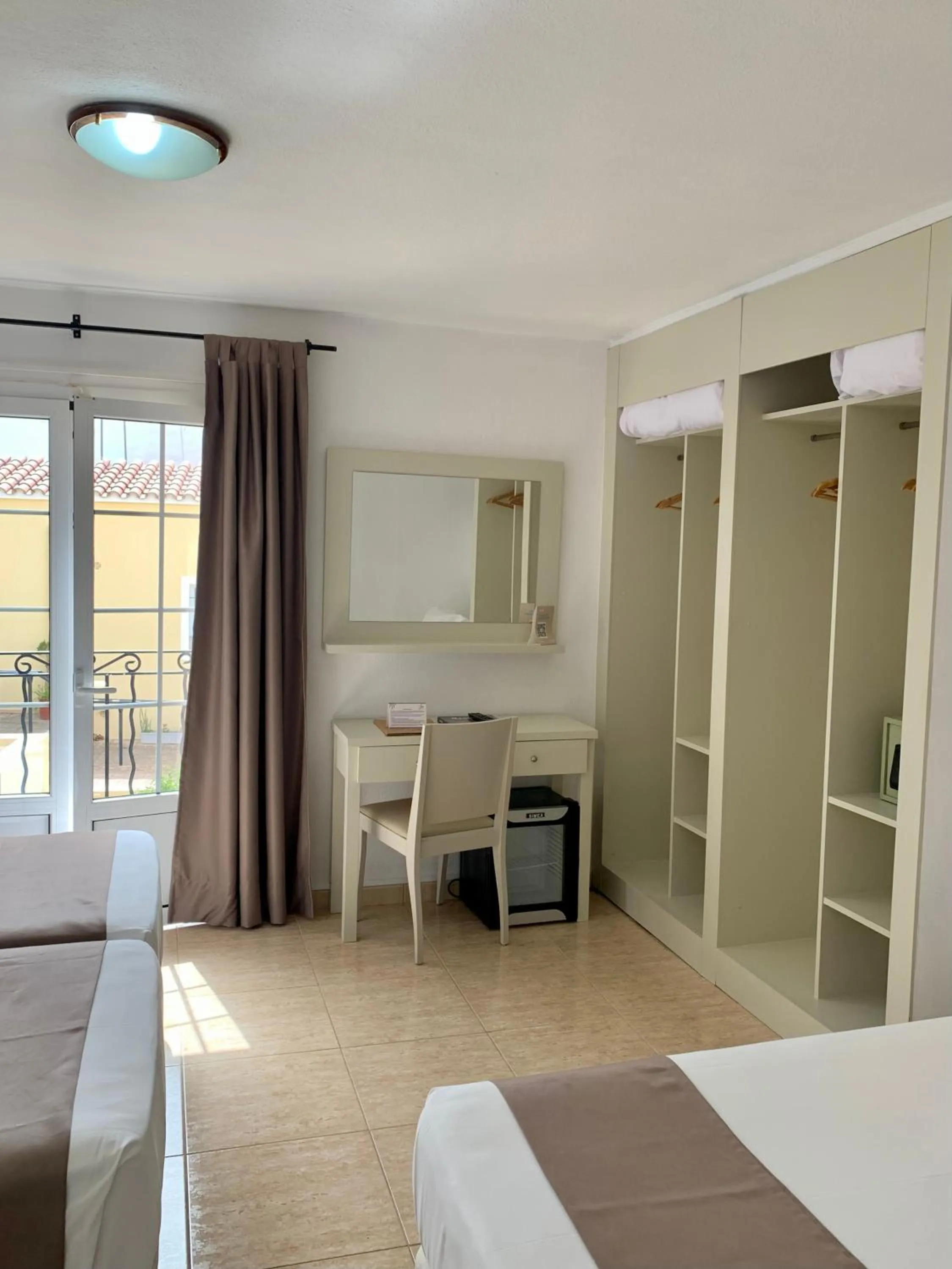 Photo of the whole room, Bed in Hotel Jeni & Restaurant