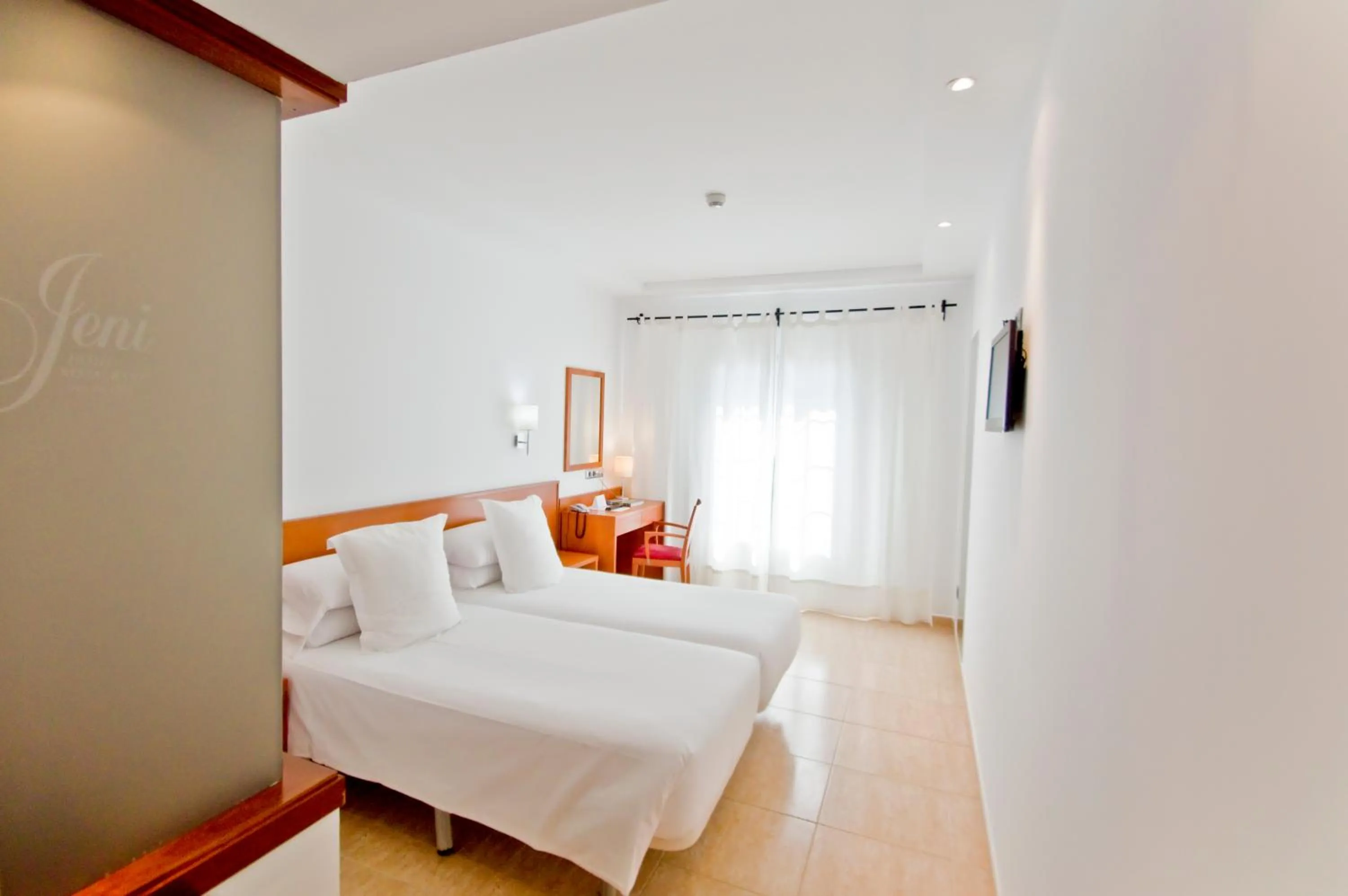 Photo of the whole room, Bed in Hotel Jeni & Restaurant