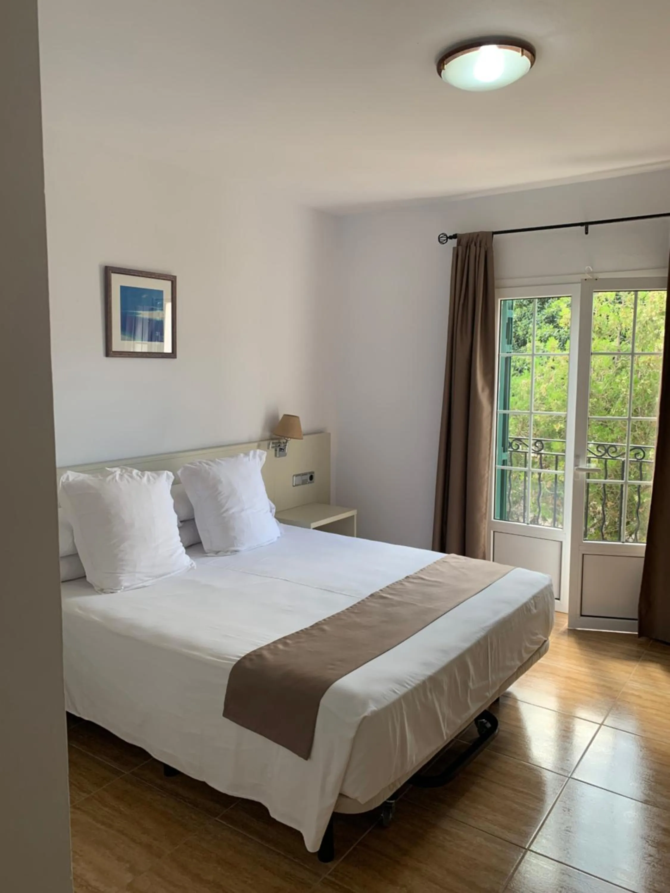 Bed in Hotel Jeni & Restaurant