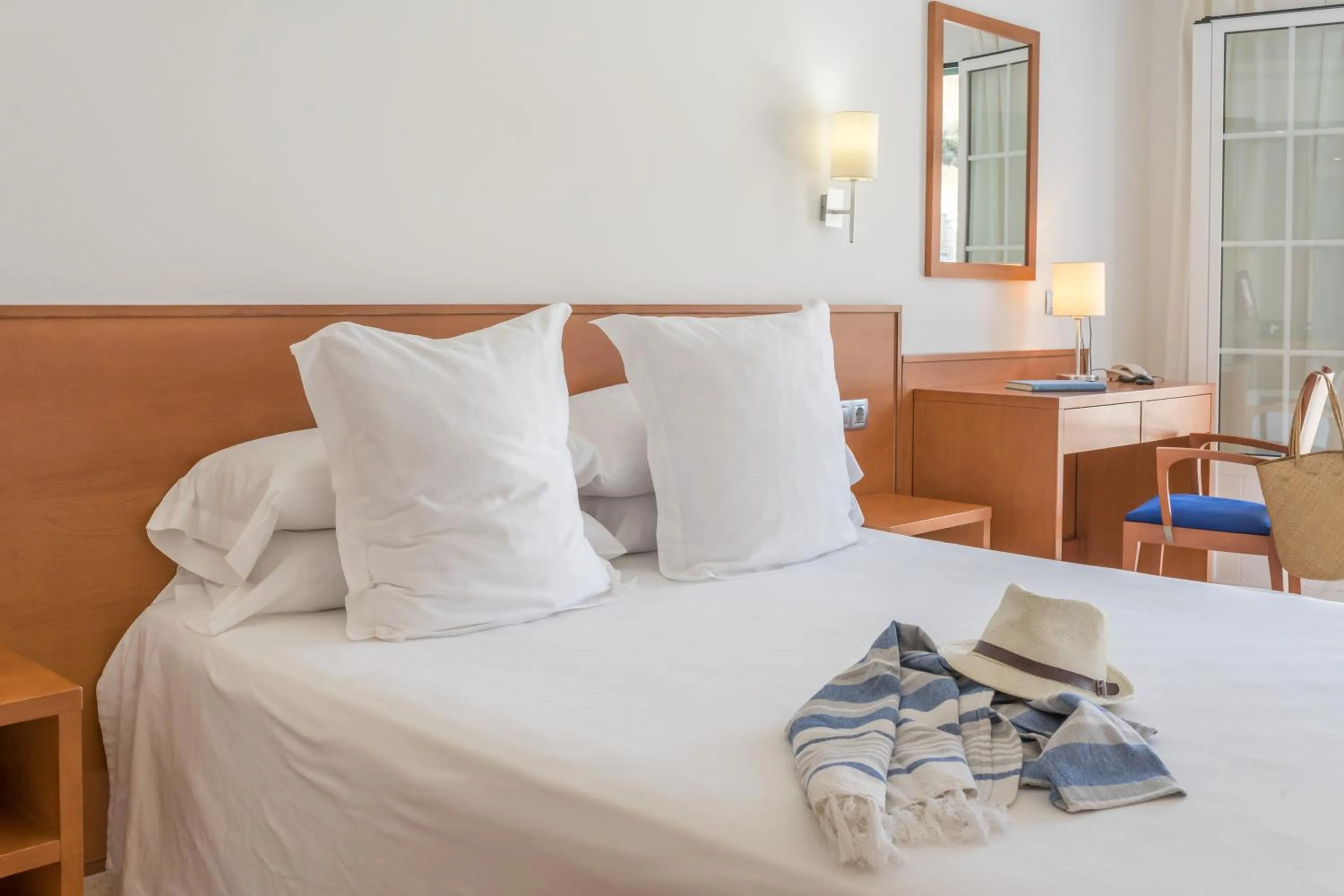 Bed in Hotel Jeni & Restaurant