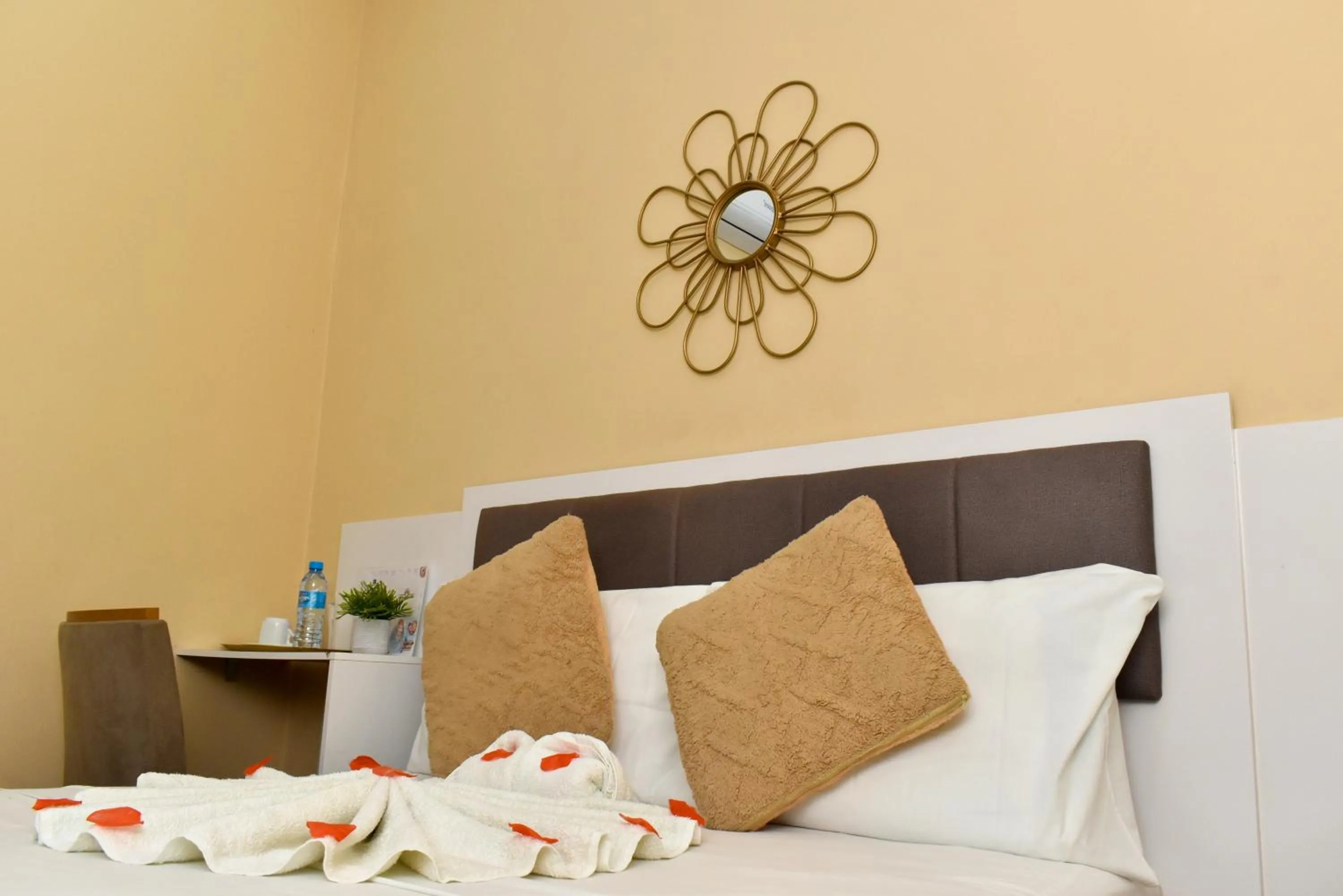 Bed in Sun City Accomodation
