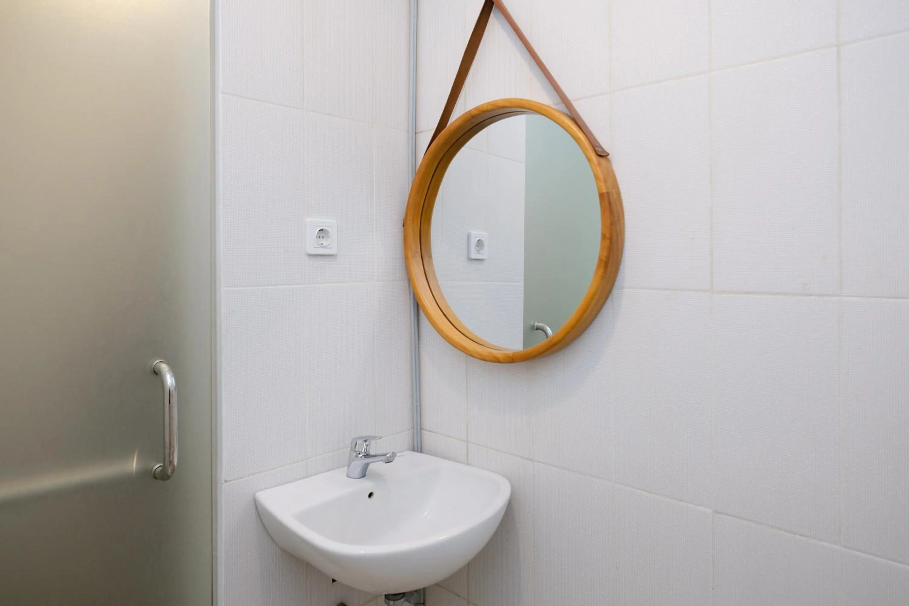 Bathroom in Urbanview Code Riverstay Yogyakarta