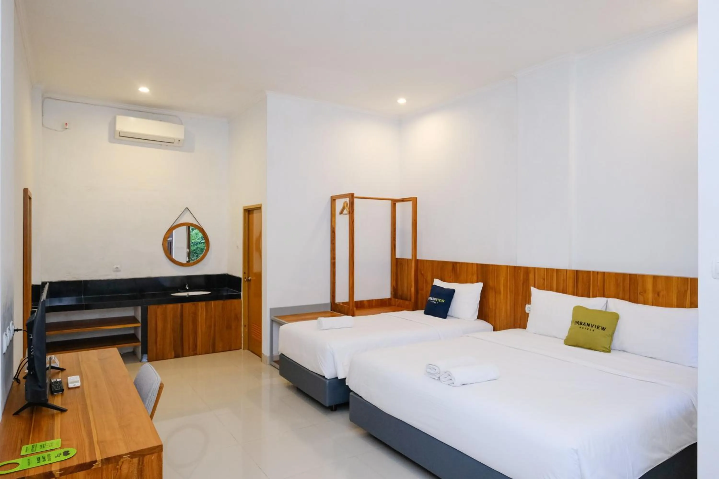 Bedroom, Bed in Urbanview Code Riverstay Yogyakarta