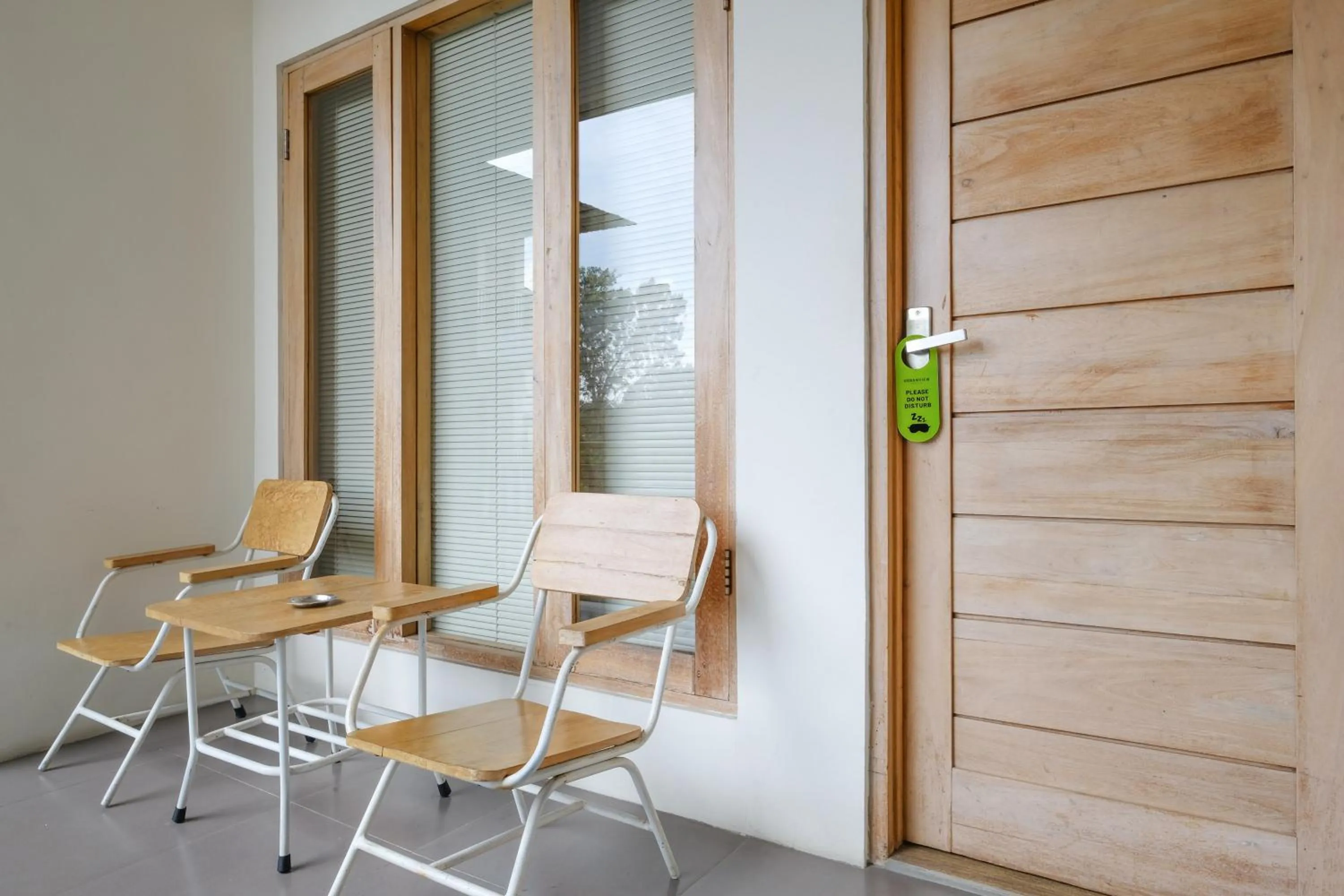 Seating area in Urbanview Code Riverstay Yogyakarta