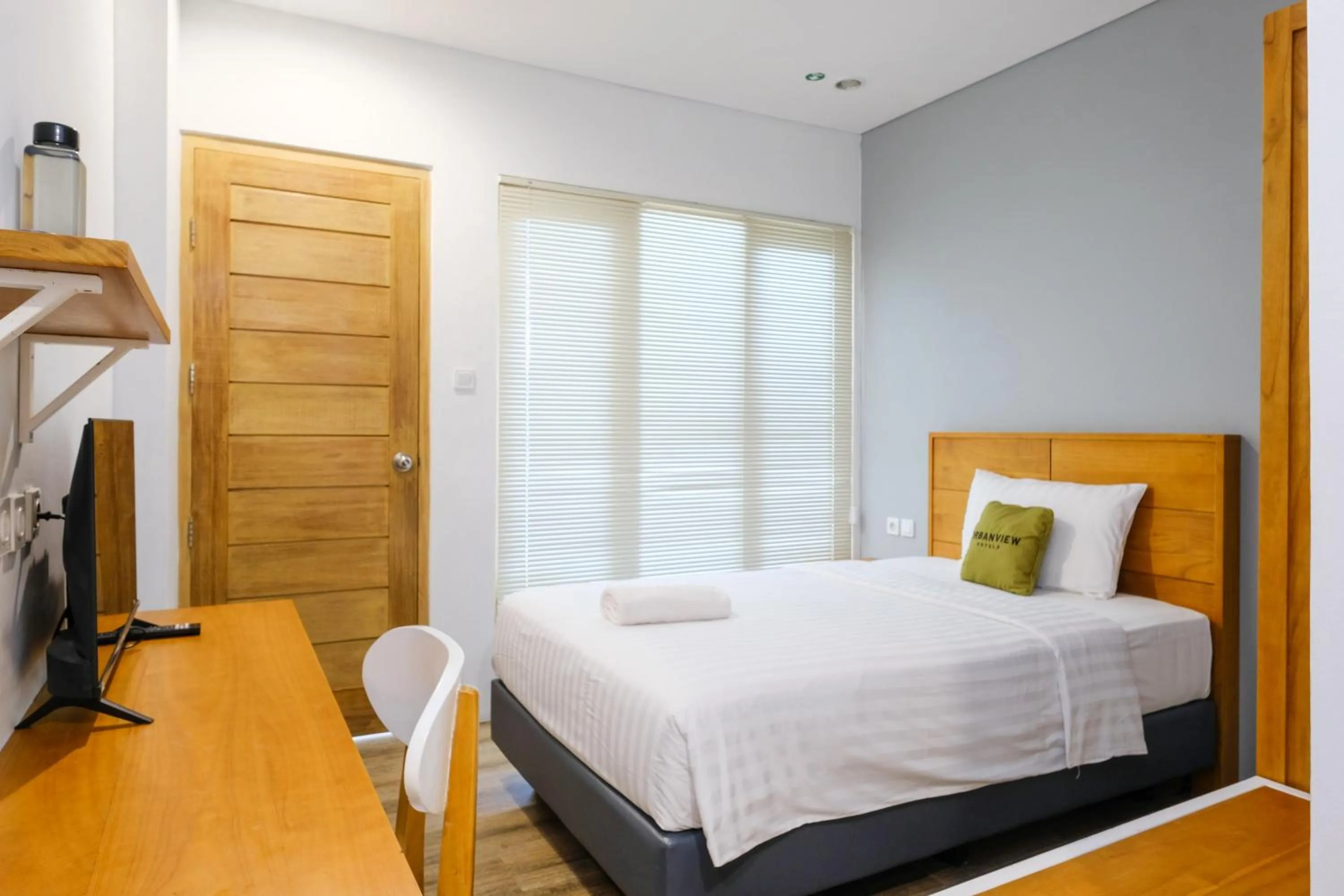 Bedroom, Bed in Urbanview Code Riverstay Yogyakarta