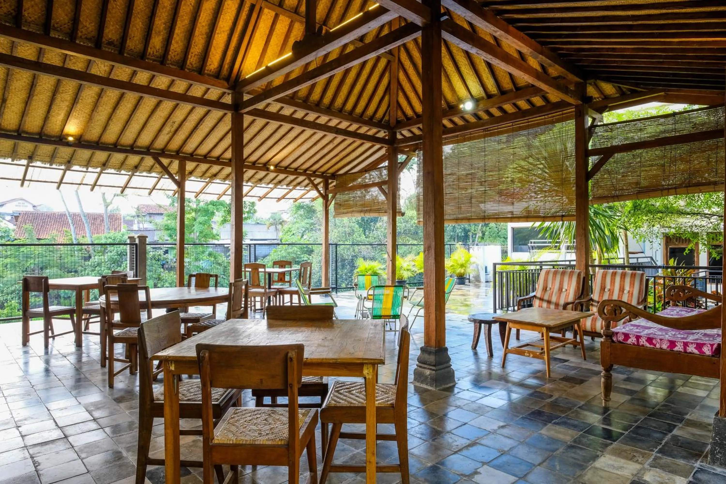 Restaurant/places to eat in Urbanview Code Riverstay Yogyakarta