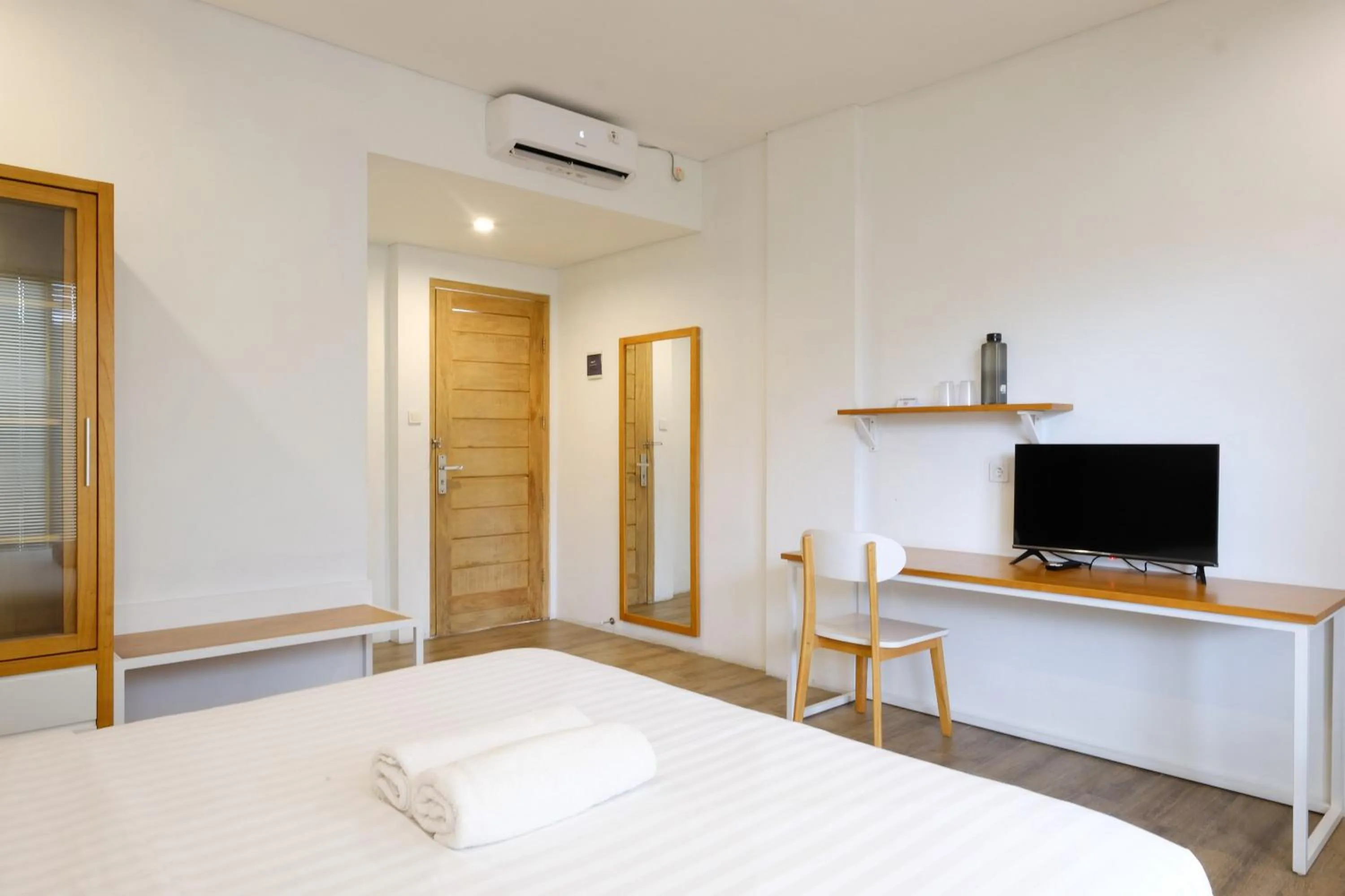 Bedroom, Bed in Urbanview Code Riverstay Yogyakarta