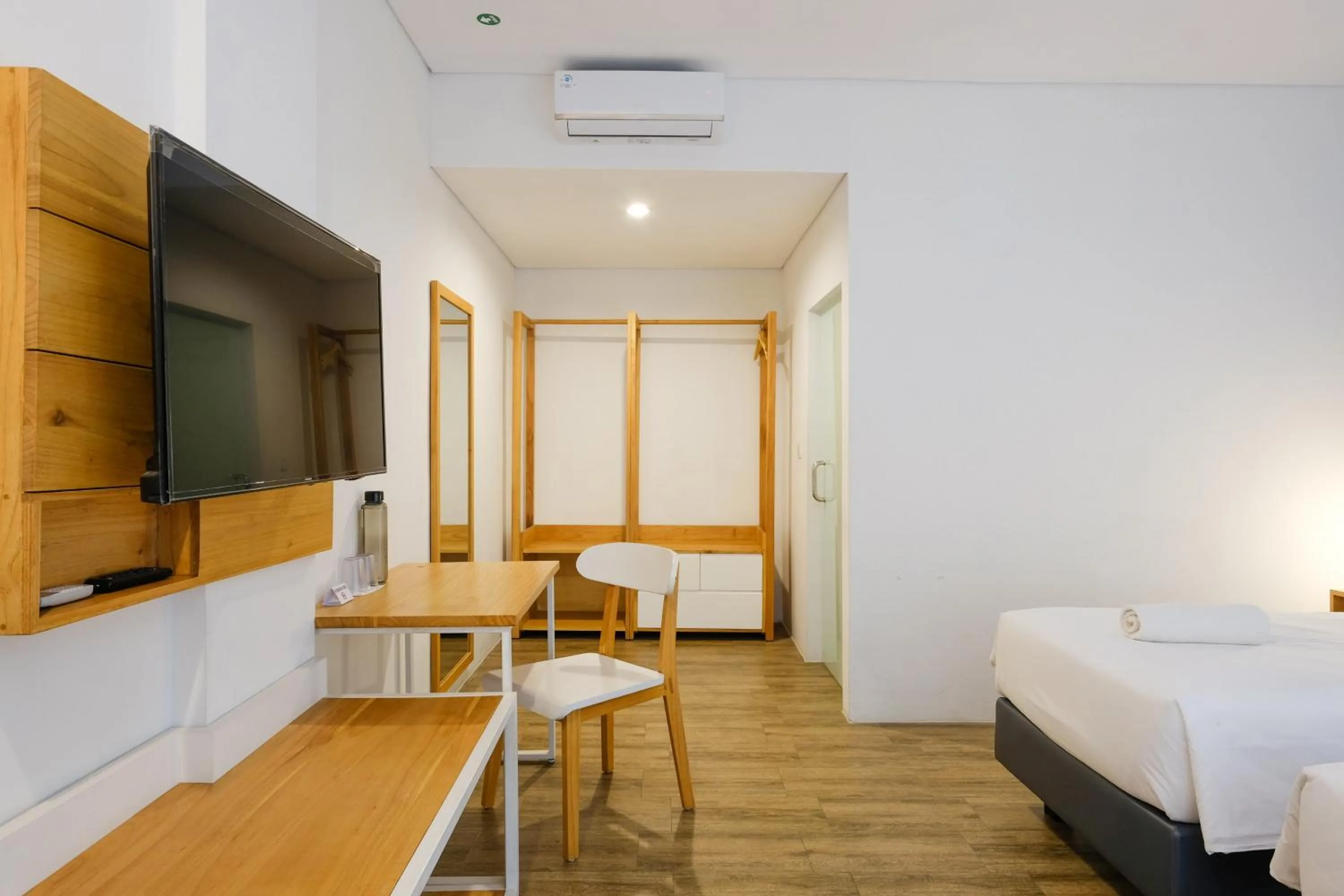 Bedroom, Bed in Urbanview Code Riverstay Yogyakarta