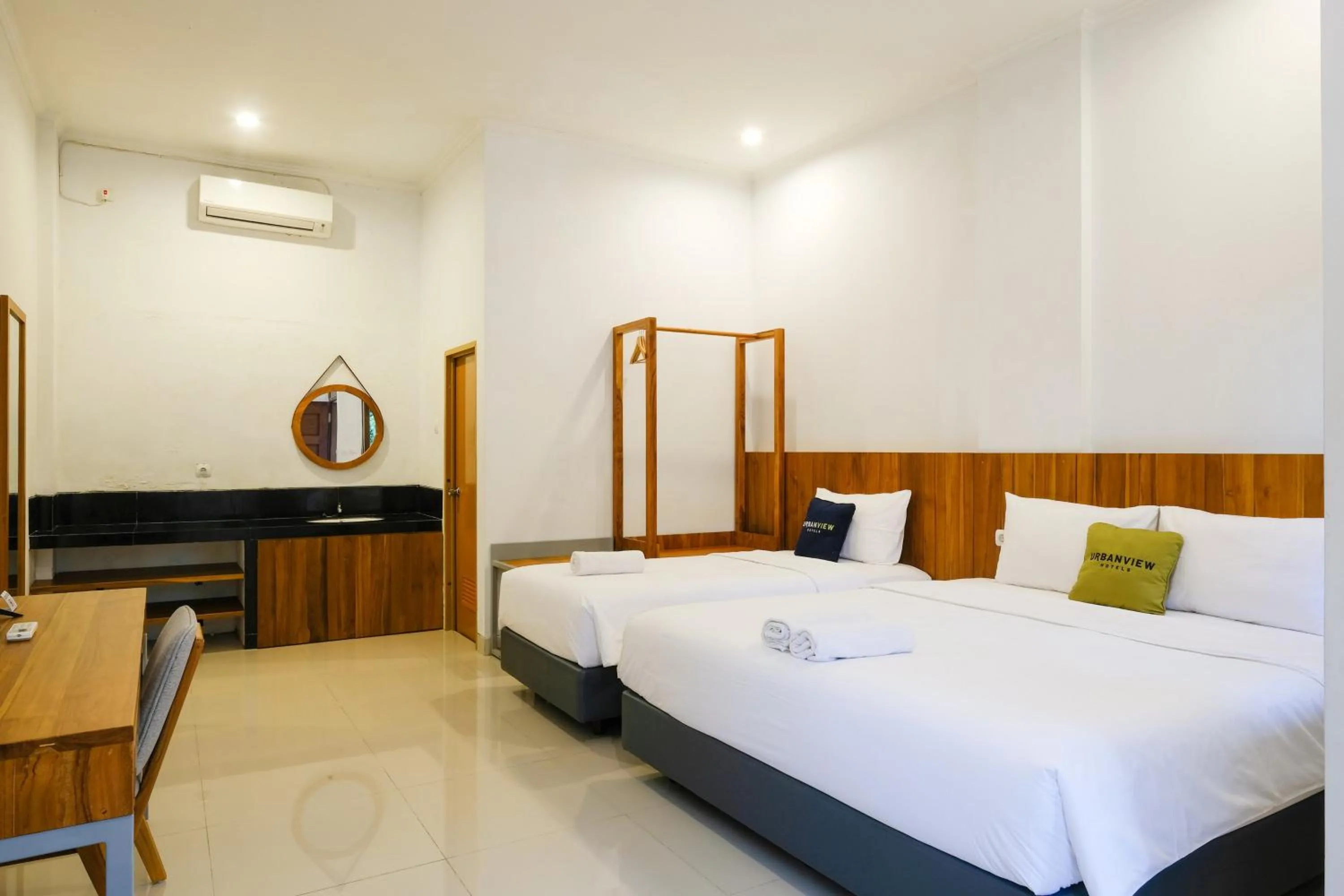 Bedroom, Bed in Urbanview Code Riverstay Yogyakarta
