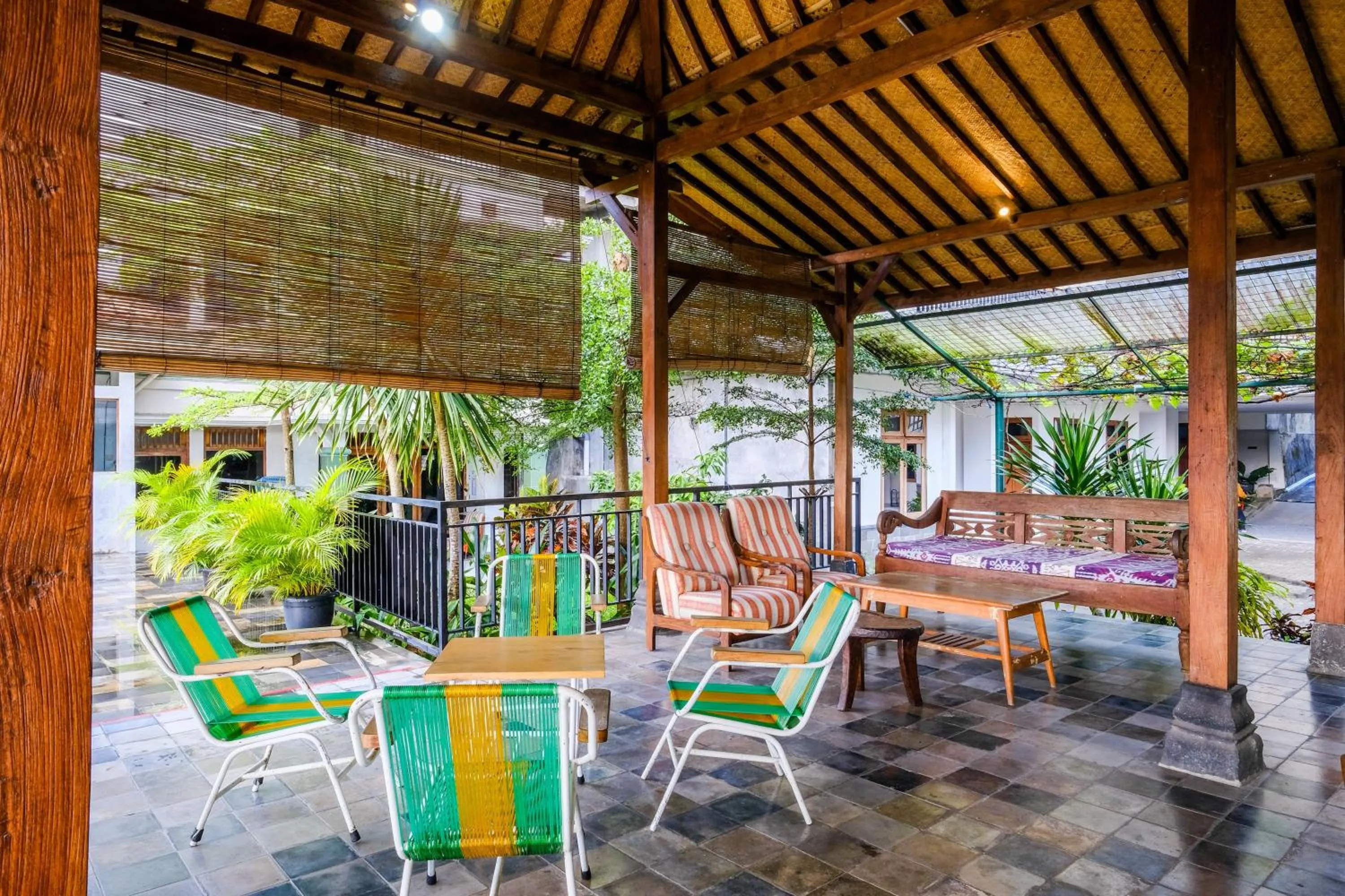 Seating area in Urbanview Code Riverstay Yogyakarta