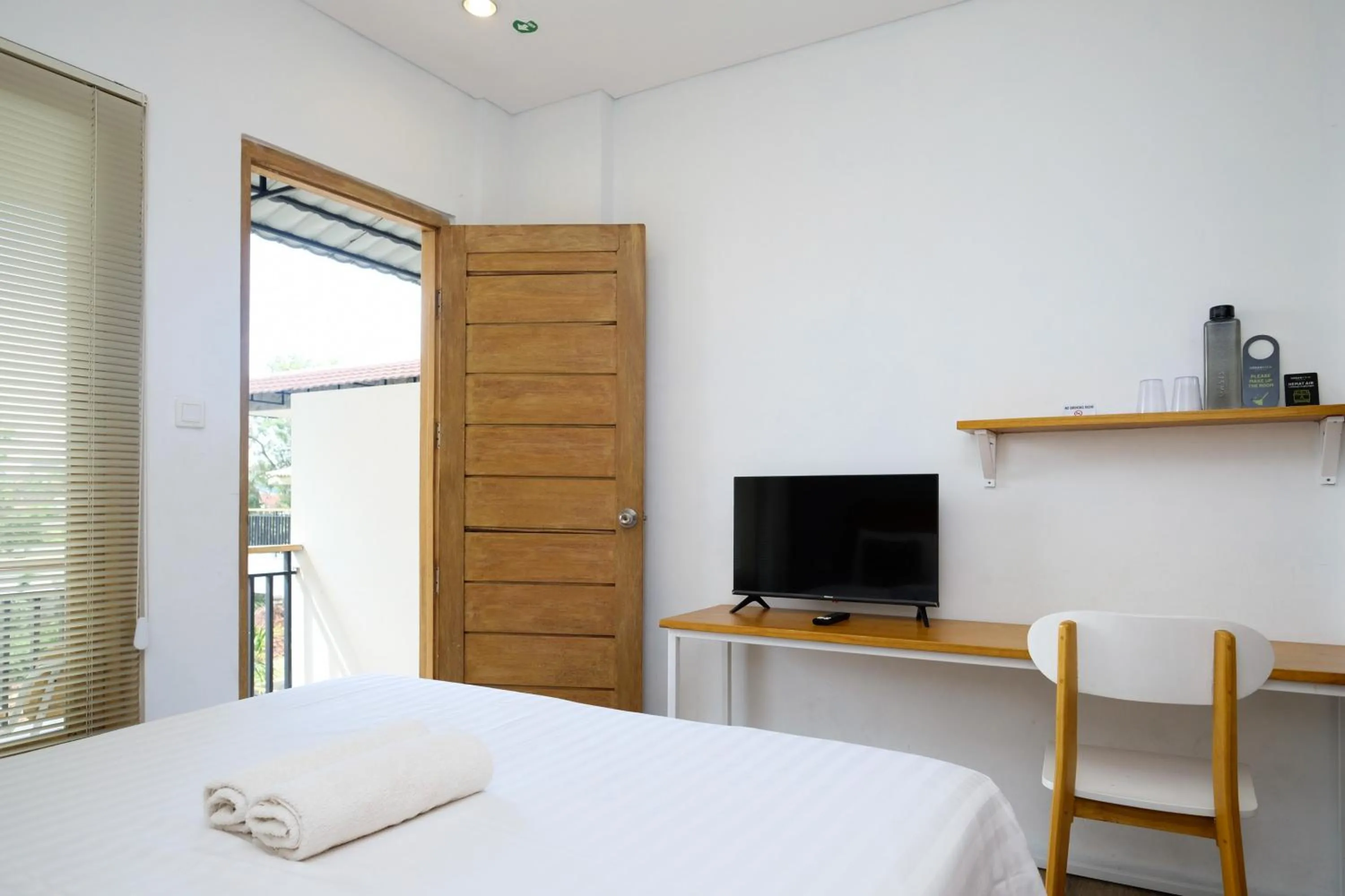 Bedroom, Bed in Urbanview Code Riverstay Yogyakarta