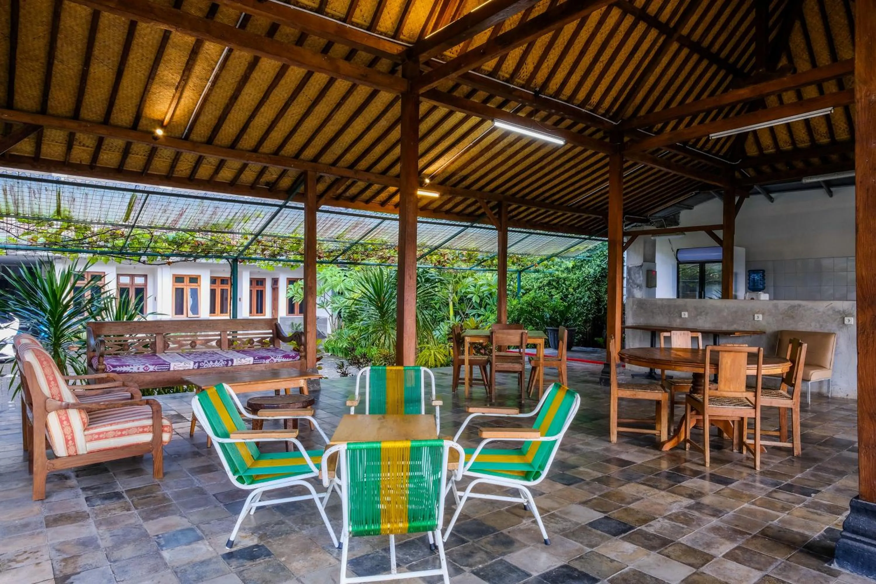 Seating area in Urbanview Code Riverstay Yogyakarta