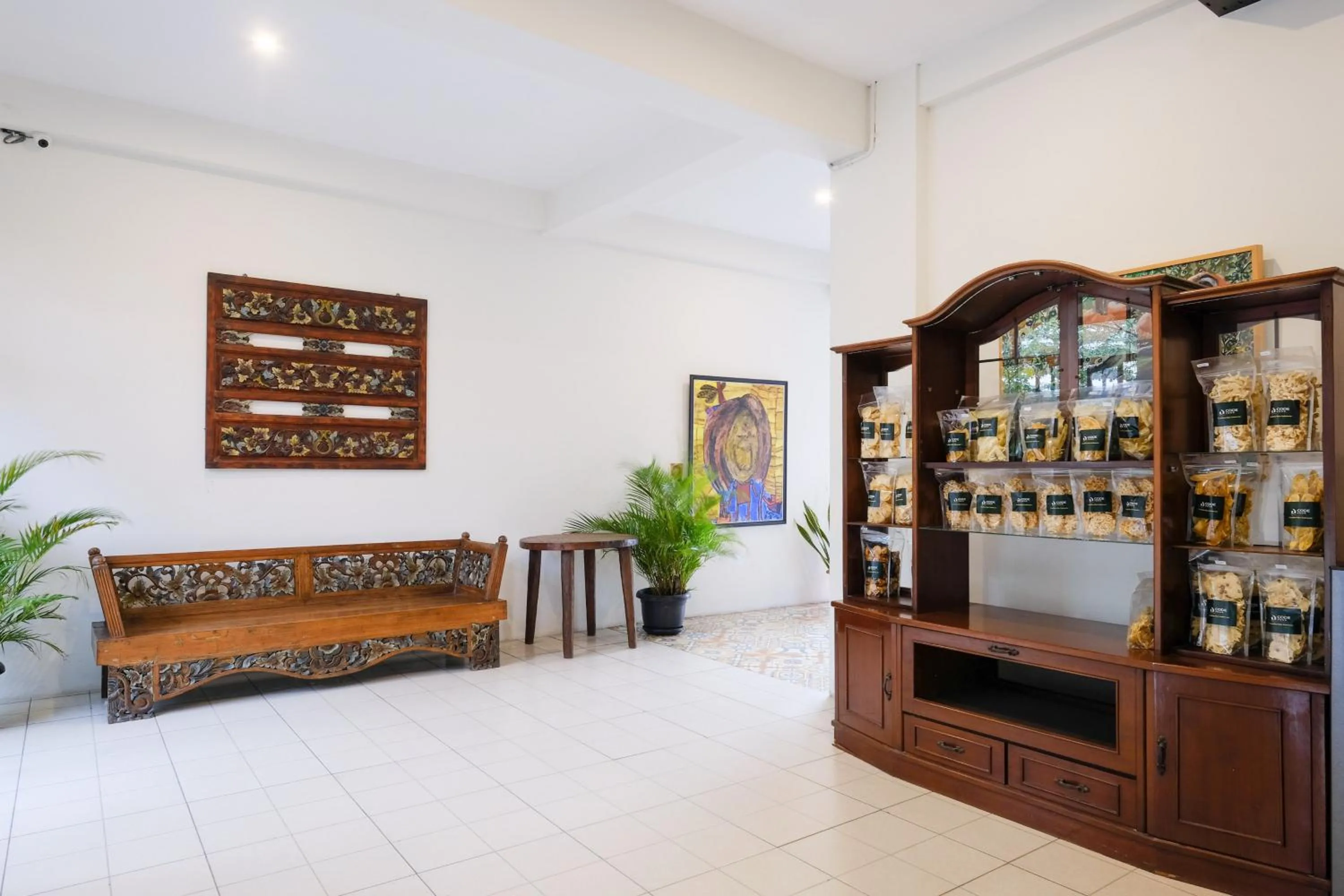 Seating area in Urbanview Code Riverstay Yogyakarta