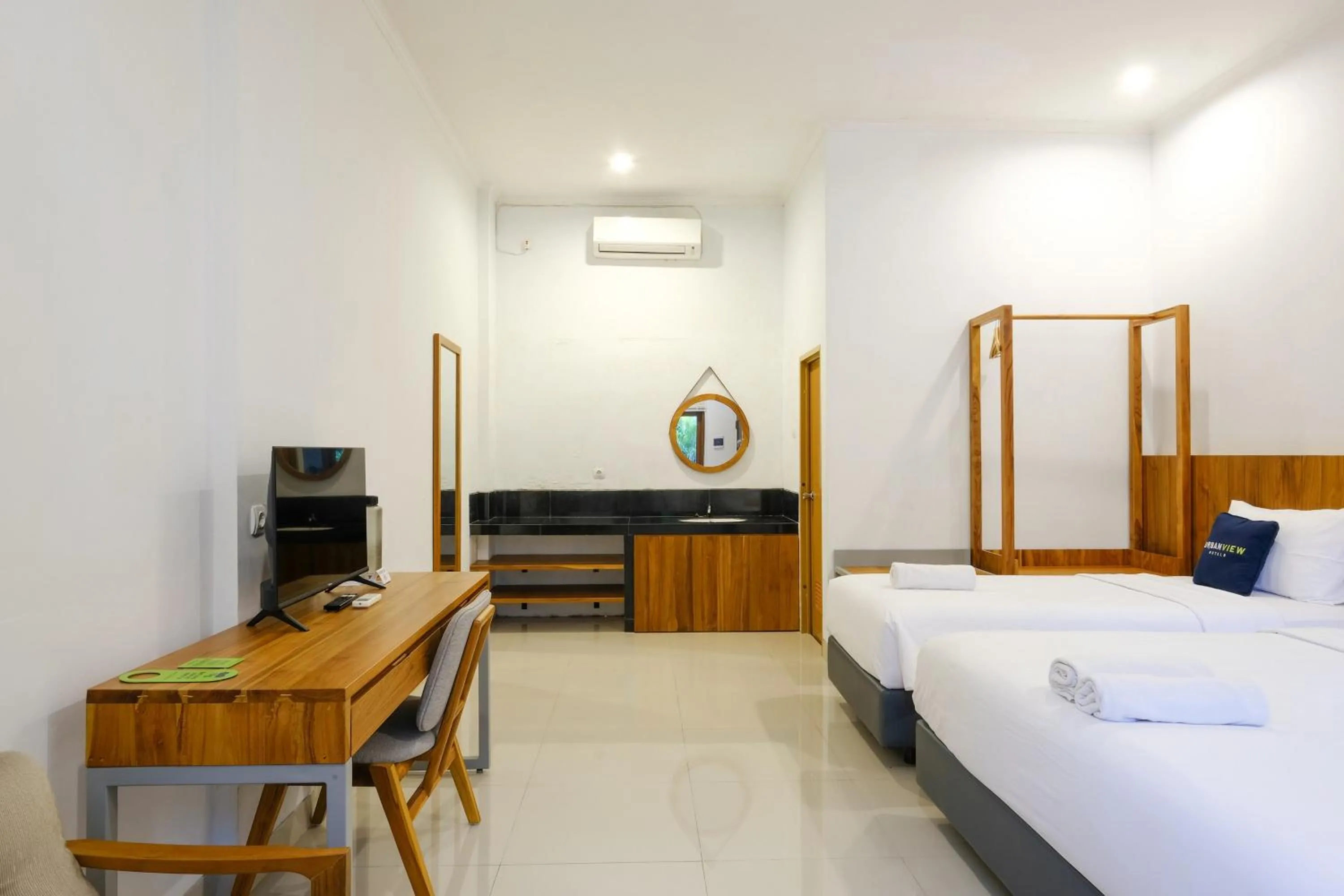 Bedroom, Bed in Urbanview Code Riverstay Yogyakarta