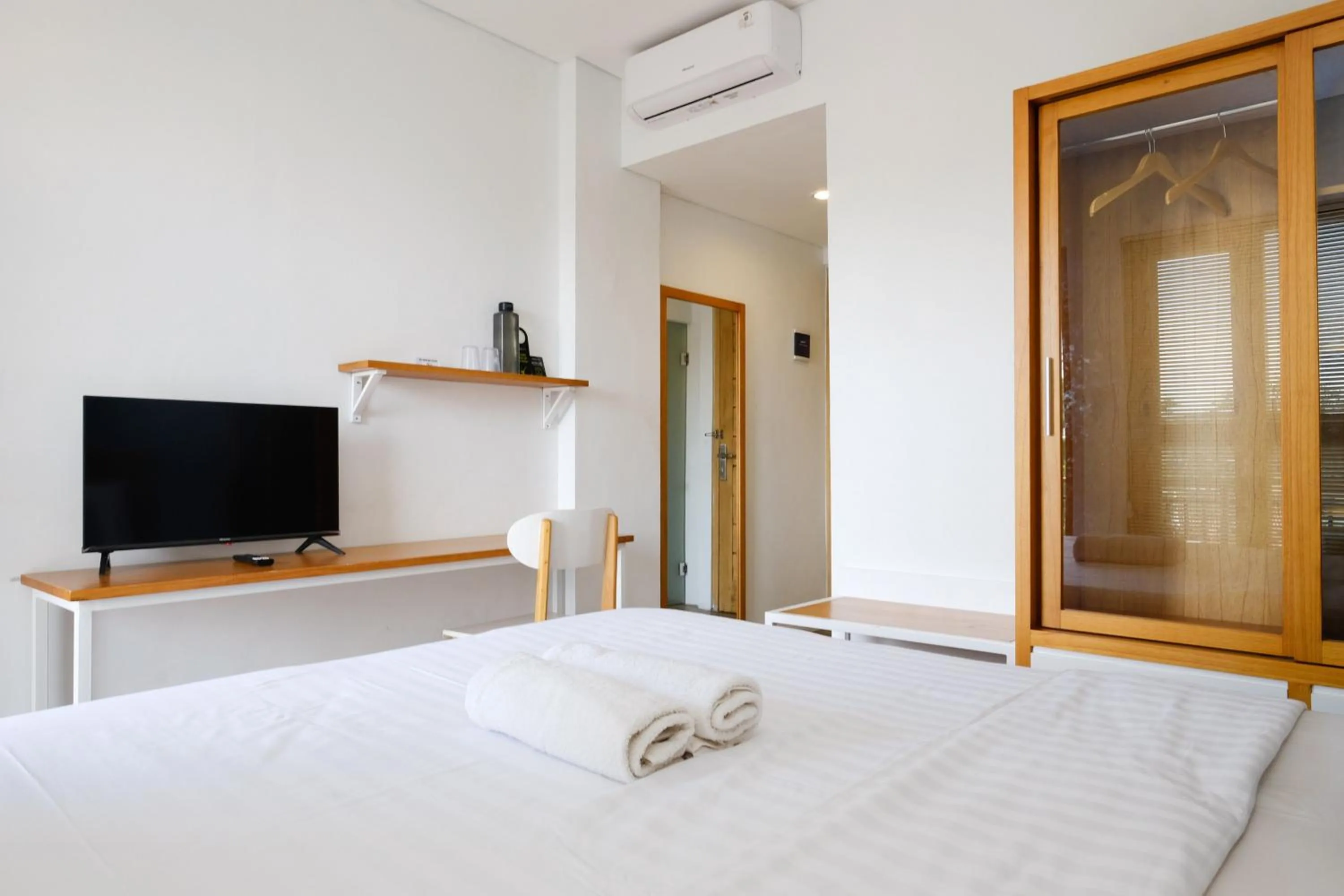 Bedroom, Bed in Urbanview Code Riverstay Yogyakarta